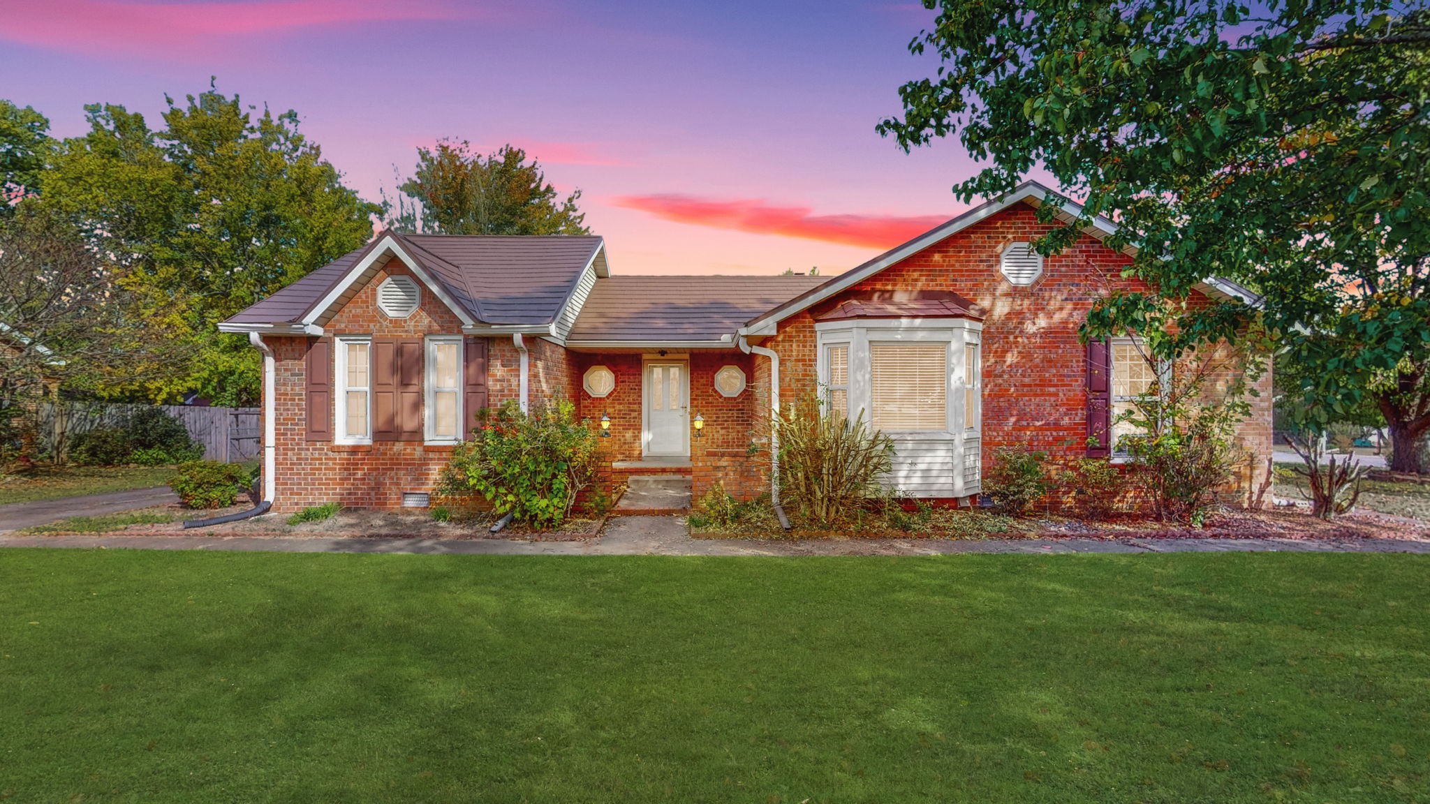 1182 Woodbridge Dr — photo