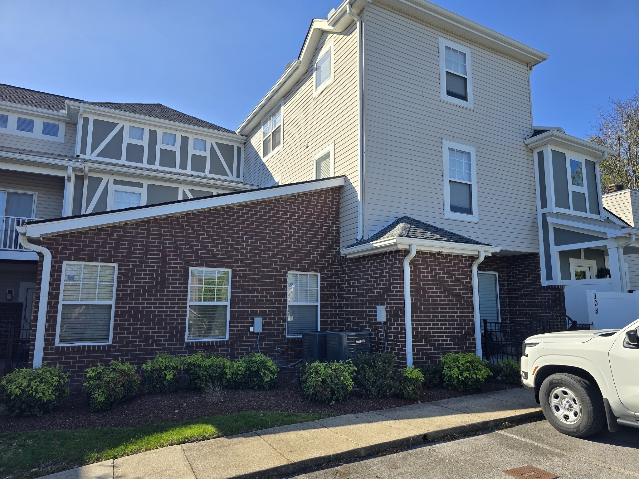 708 Bracken Trl — photo
