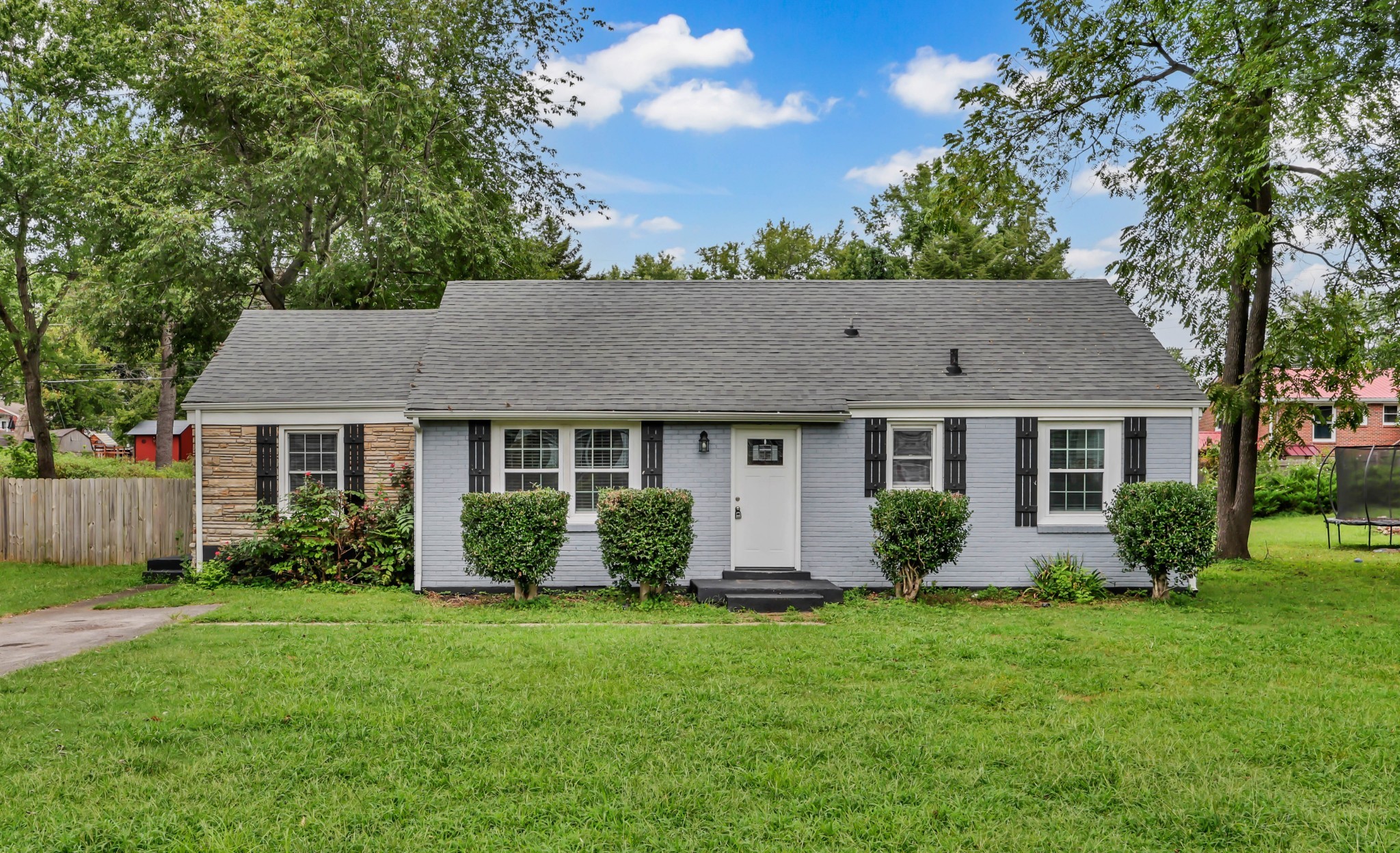 135 N Meadow Dr — photo