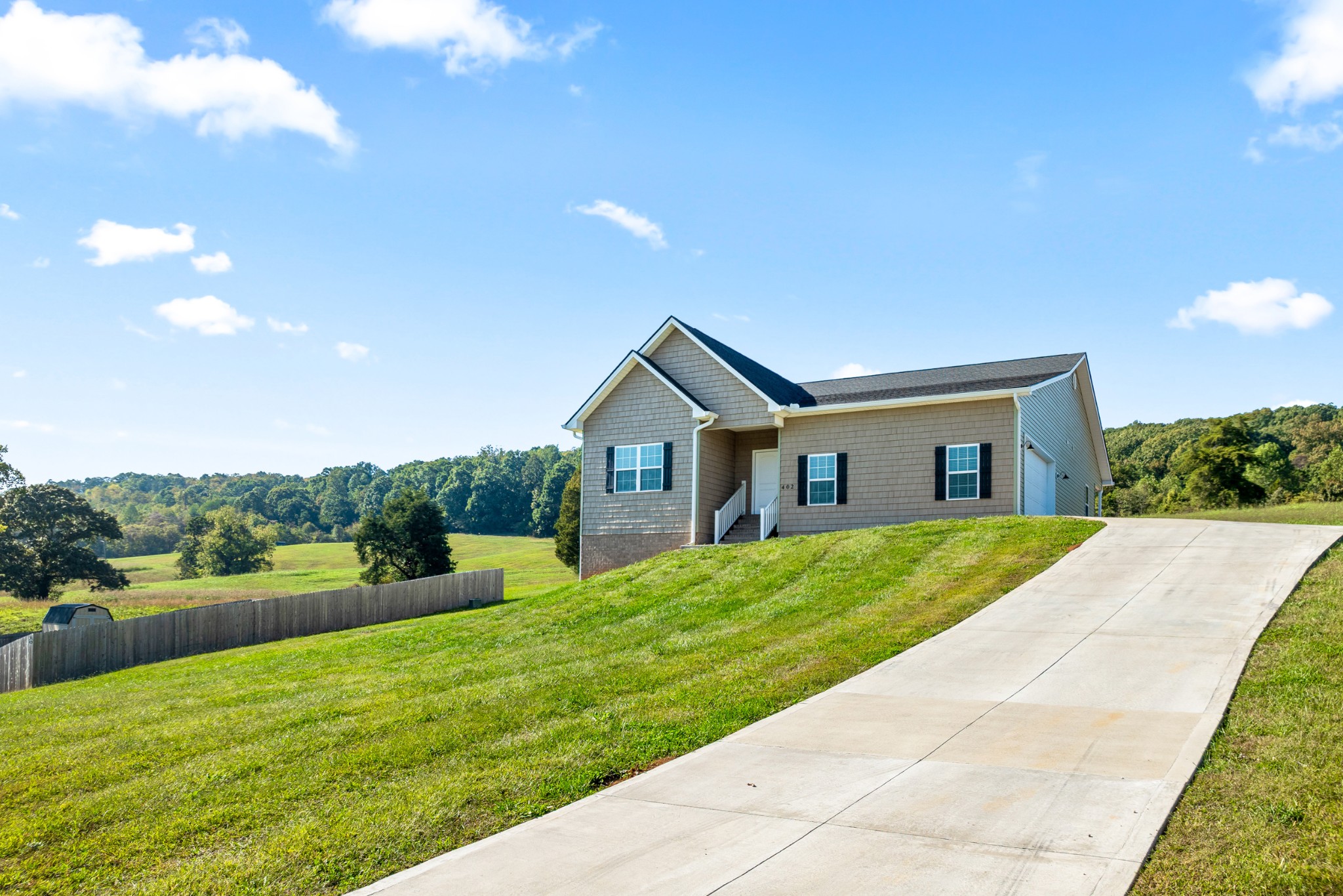 402 Sunrise Ridge Dr — photo