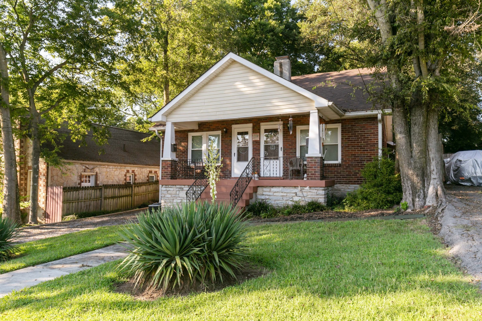 208 Rayon Dr — photo