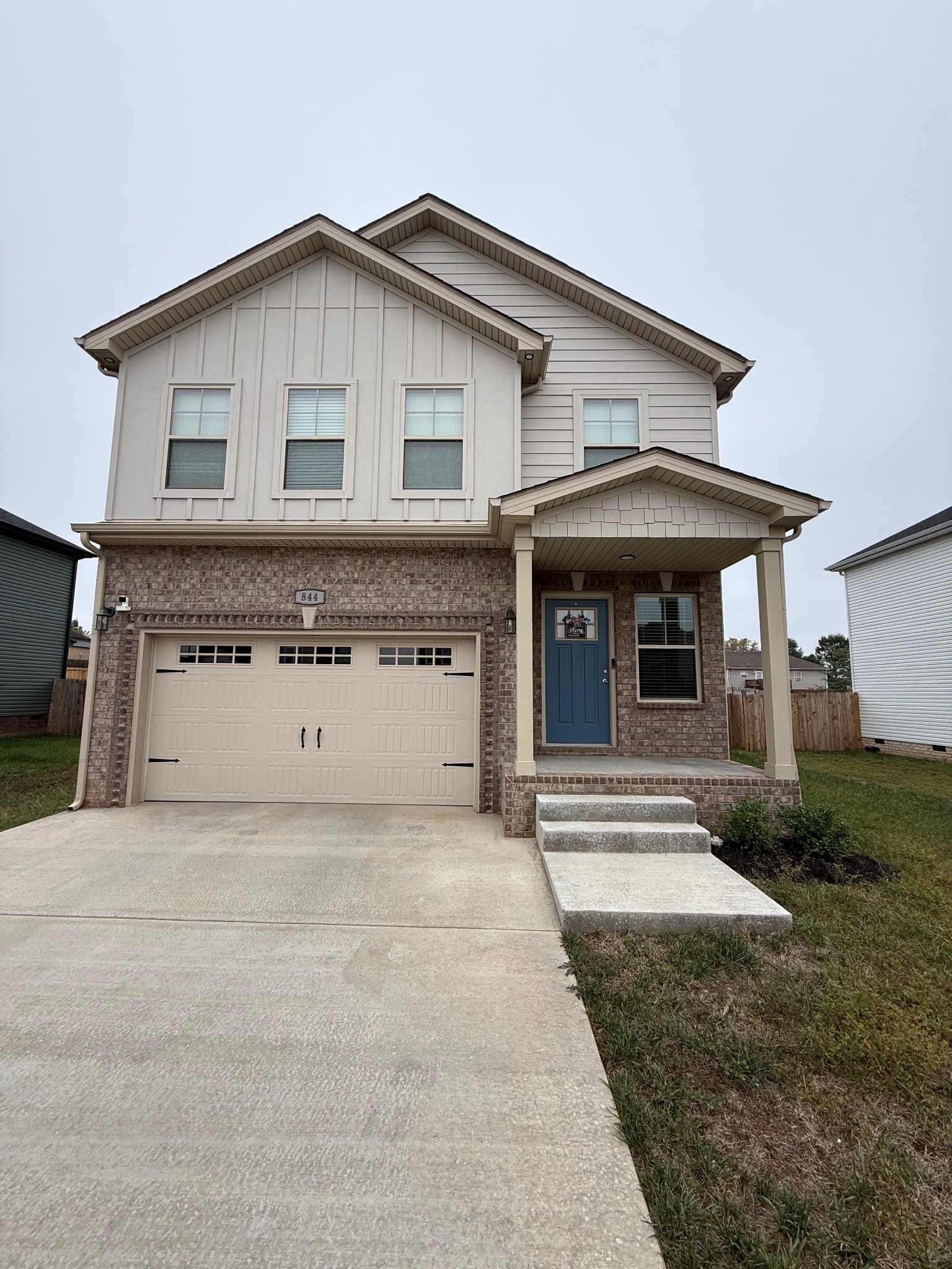 844 Macon Ln — photo