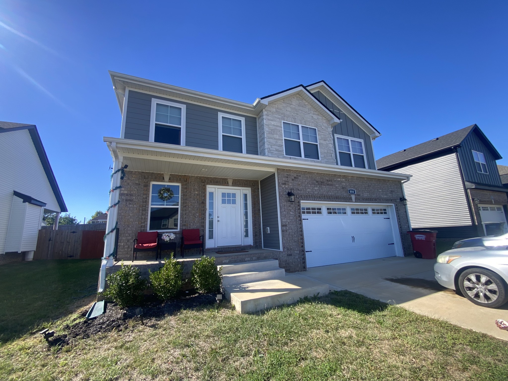 880 Macon Ln — photo