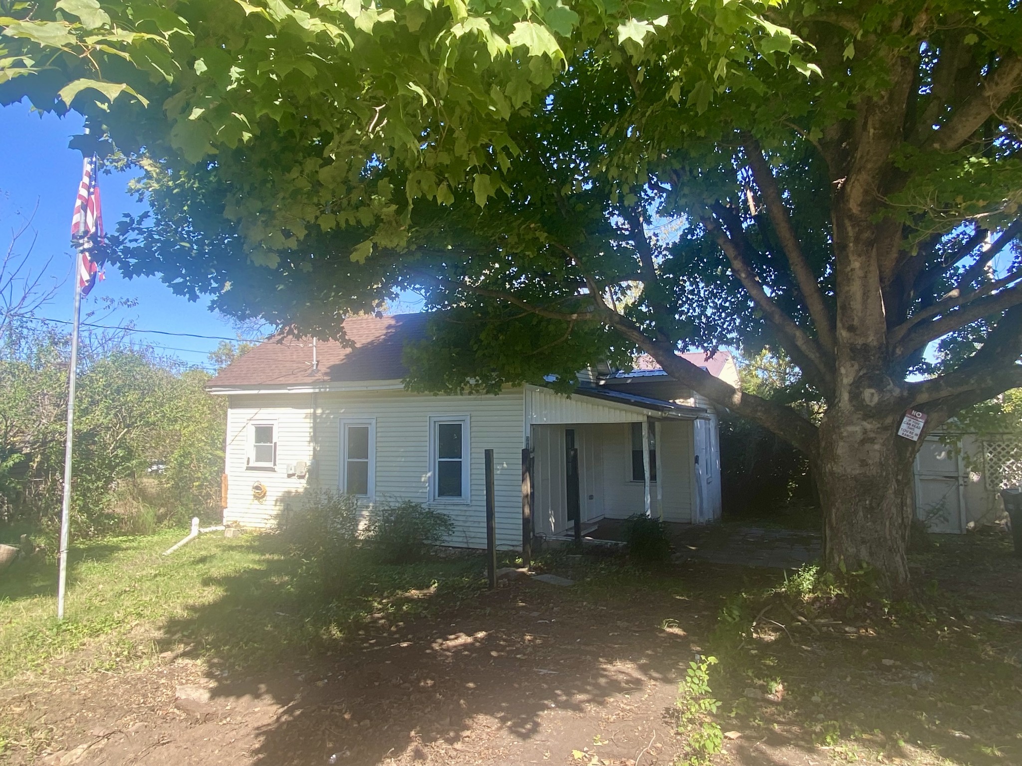 214 W Poplar St — photo