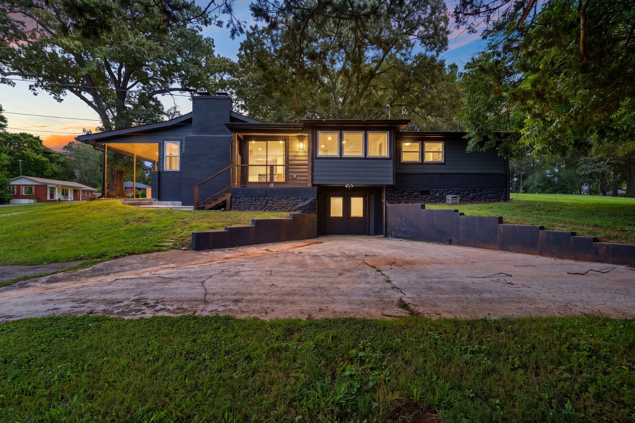 102 Oak Park — photo