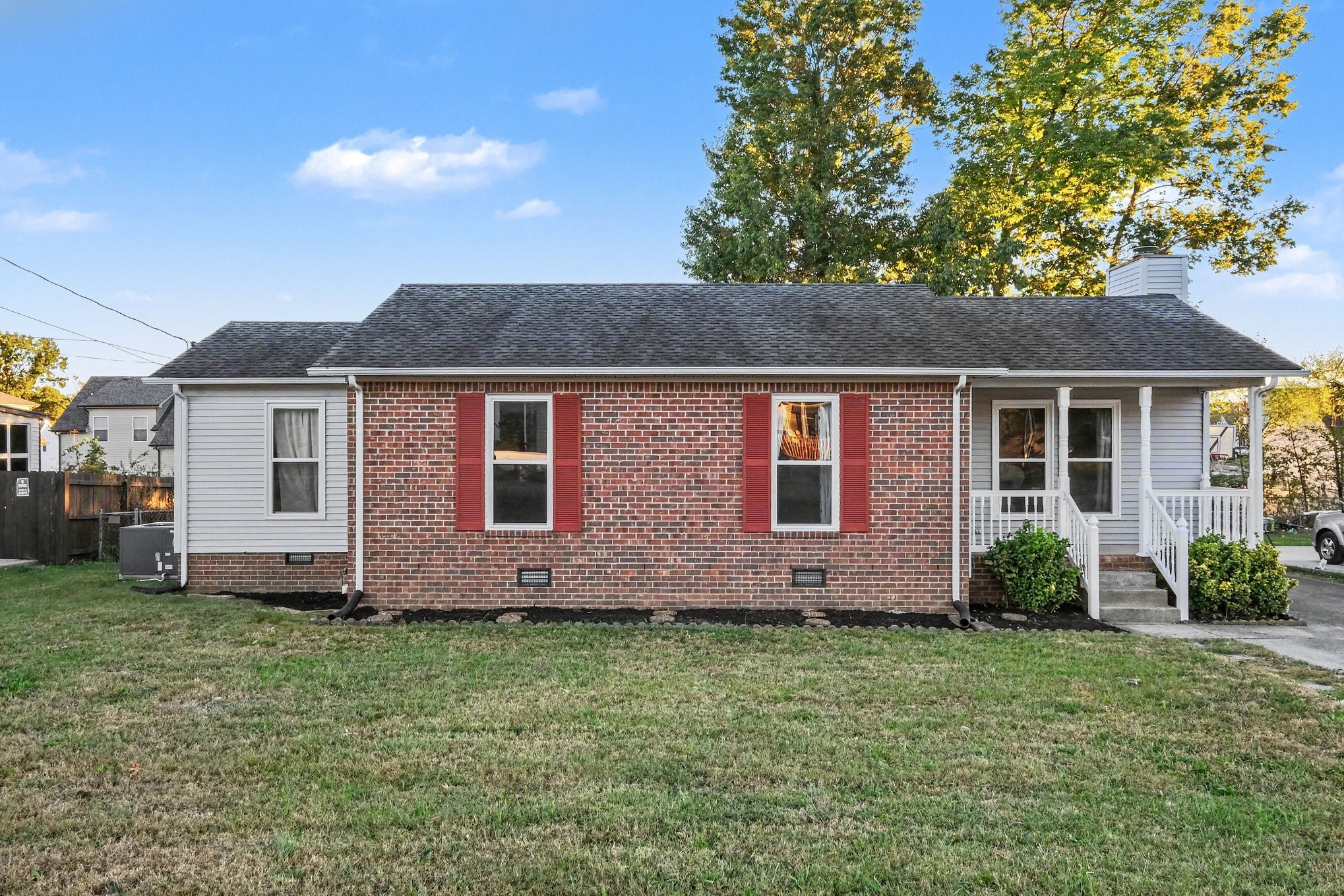 621 Blake Moore Dr — photo