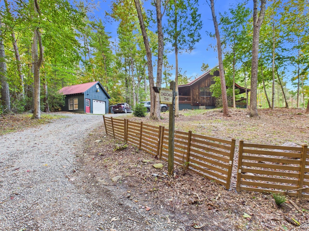 142 Rivendell Ln — photo