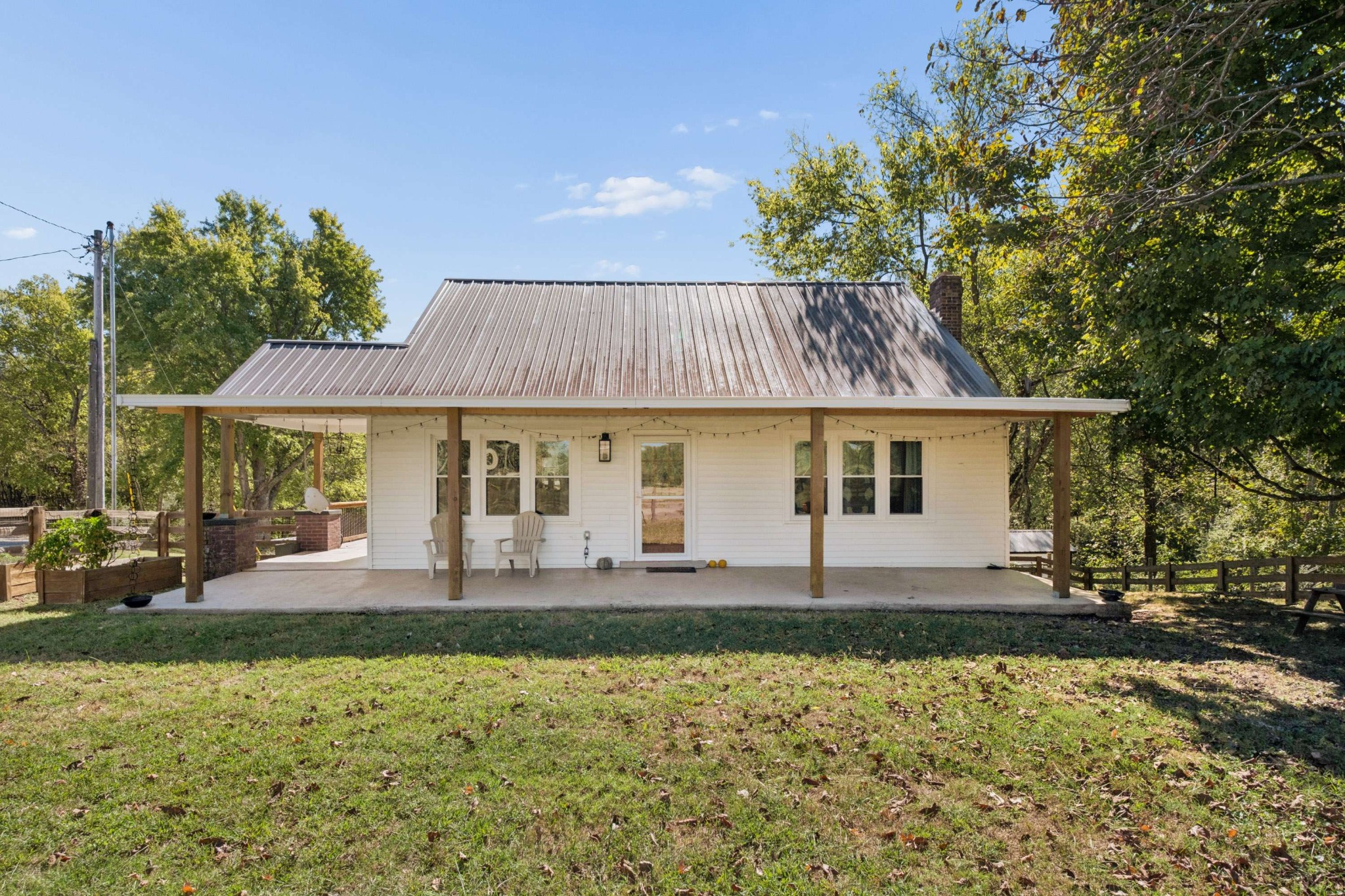2349 Les Robinson Rd — photo
