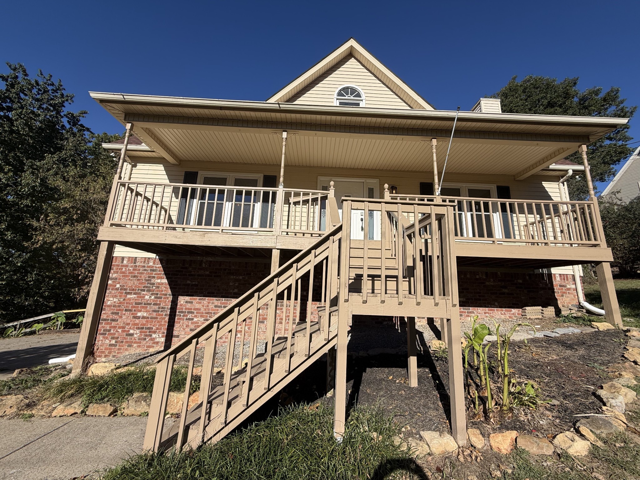 702 Lone Oak Dr — photo