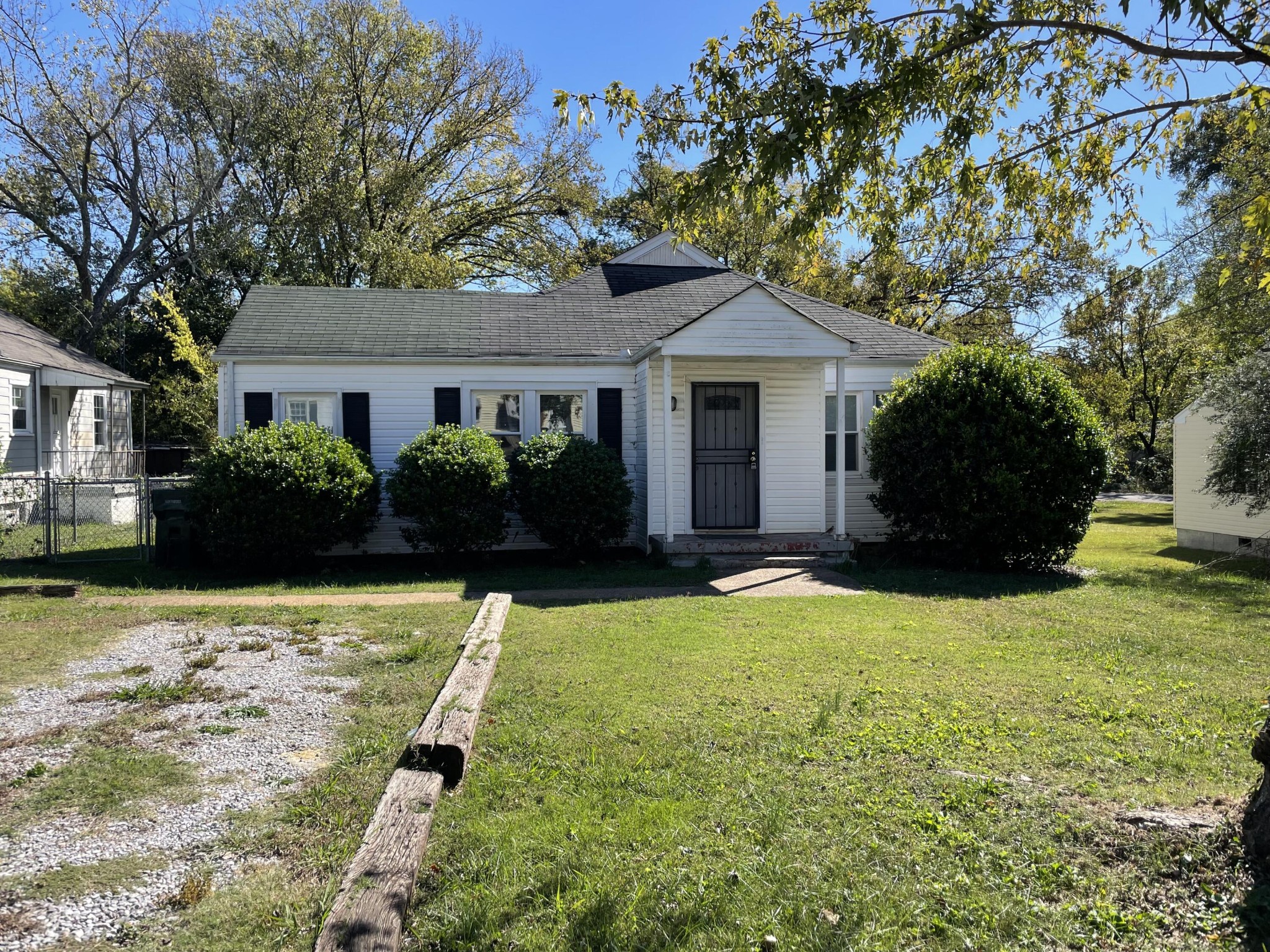 202 N Howell Avenue — photo