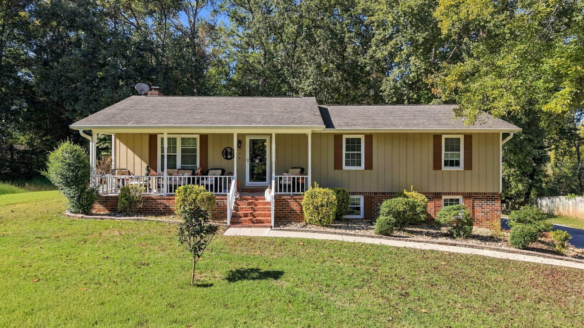 114 Mapleton Forest Drive, NW — photo