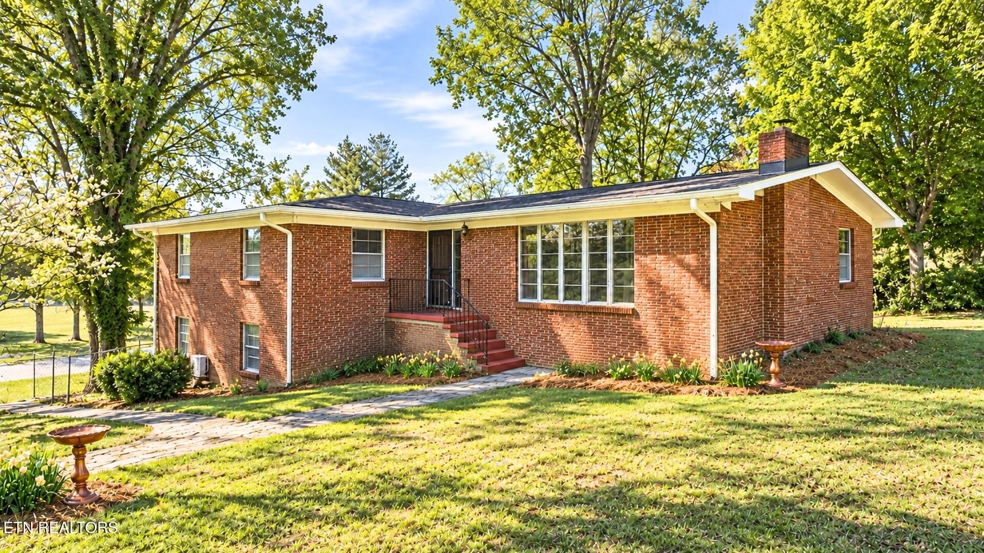 603 Crestview Drive — photo