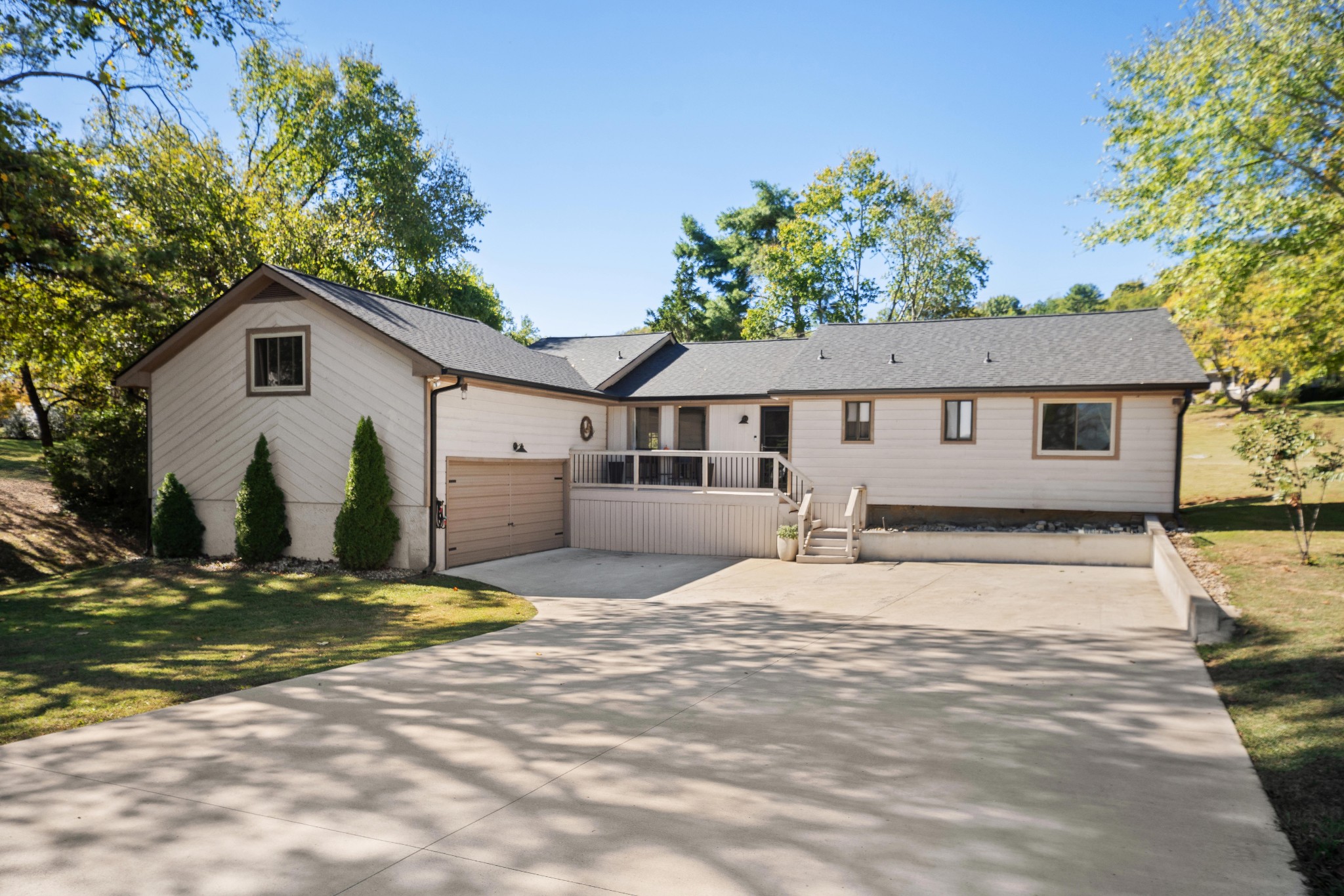 1313 Yorkshire Dr — photo
