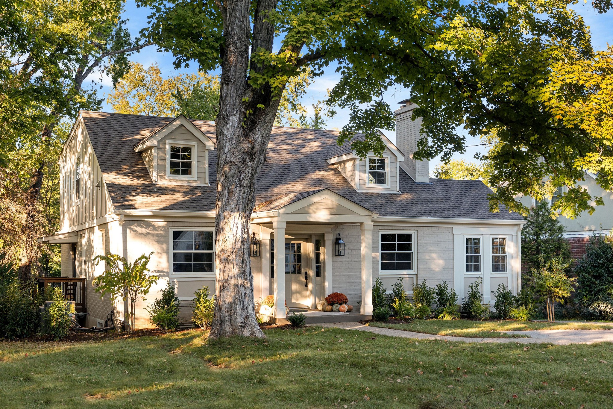 1114 Grandview Dr — photo