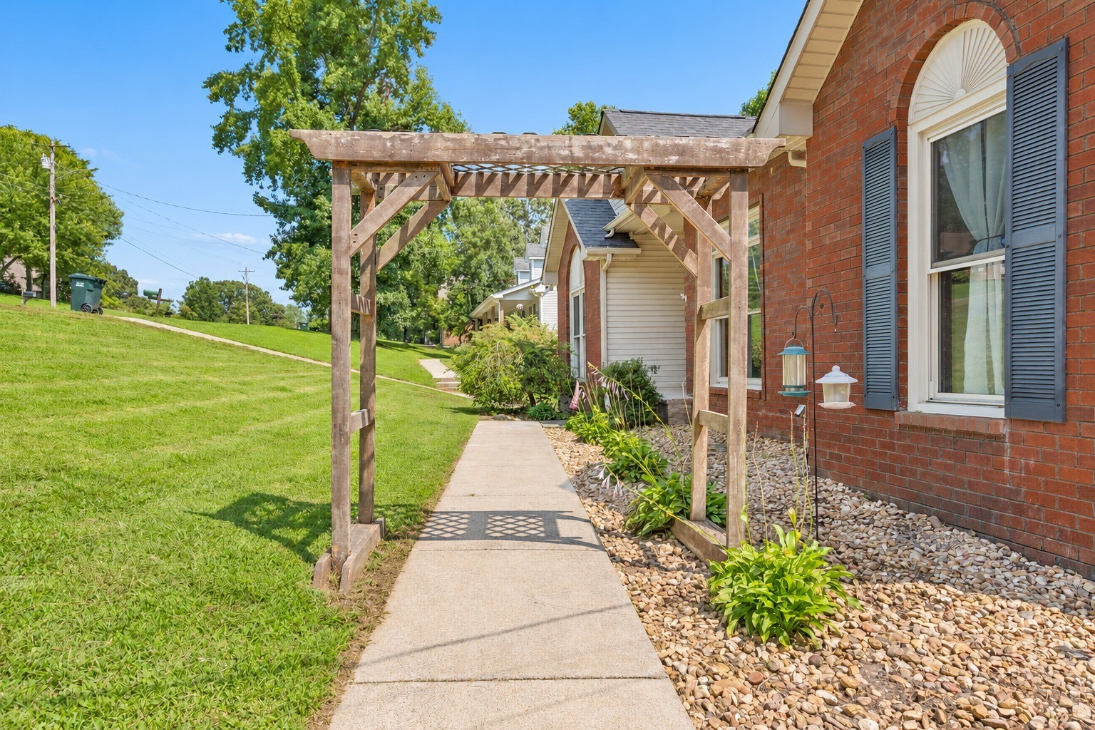 183 Hickory Hollow Dr — photo