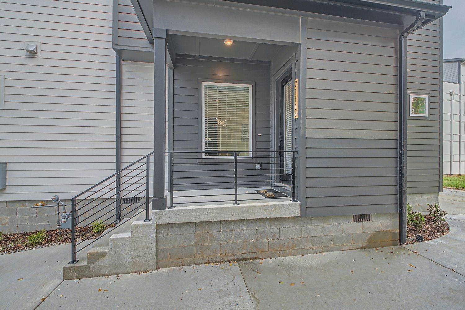 2710B Larmon Dr — photo