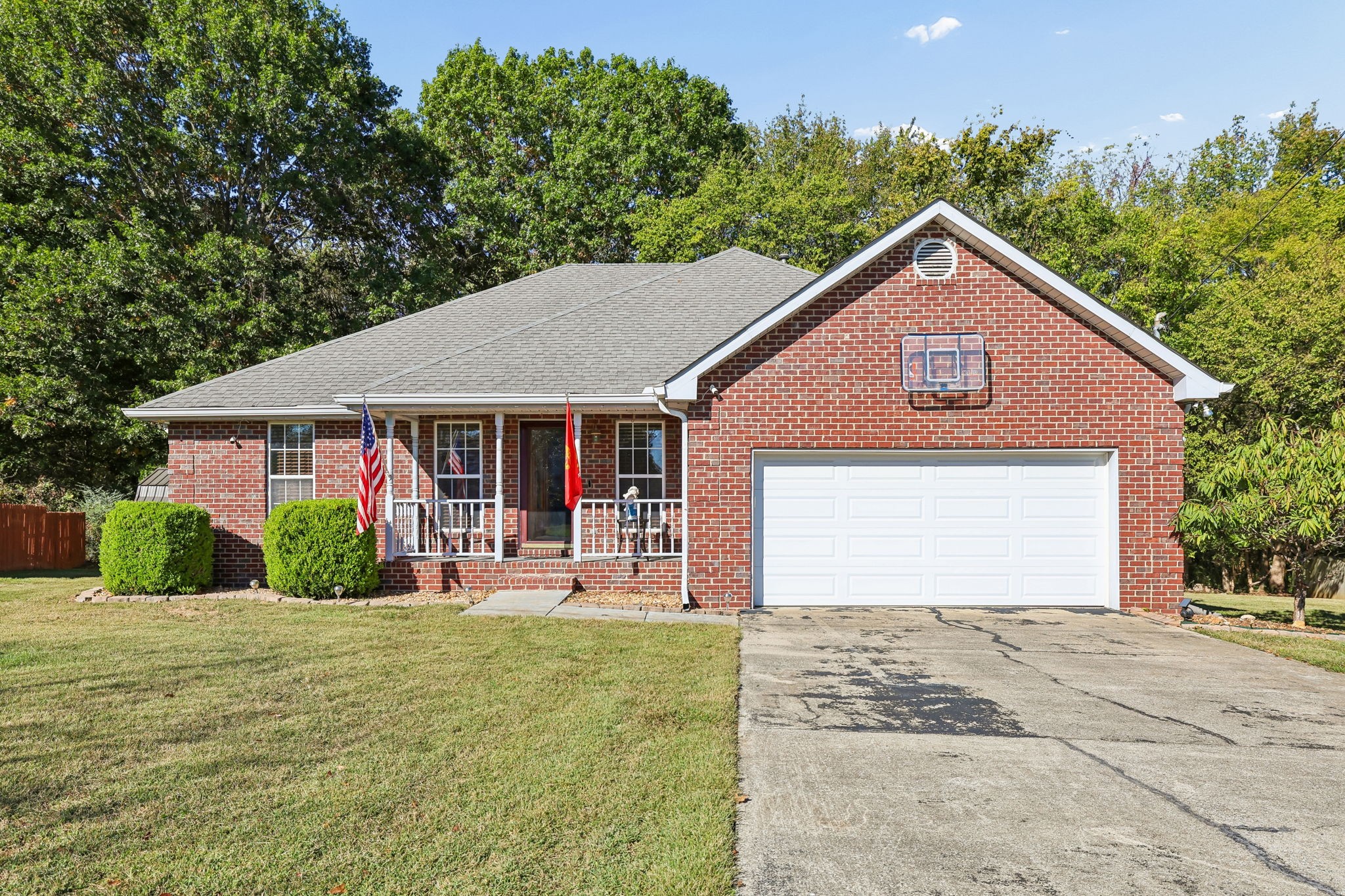 712 Williamsburg Dr — photo