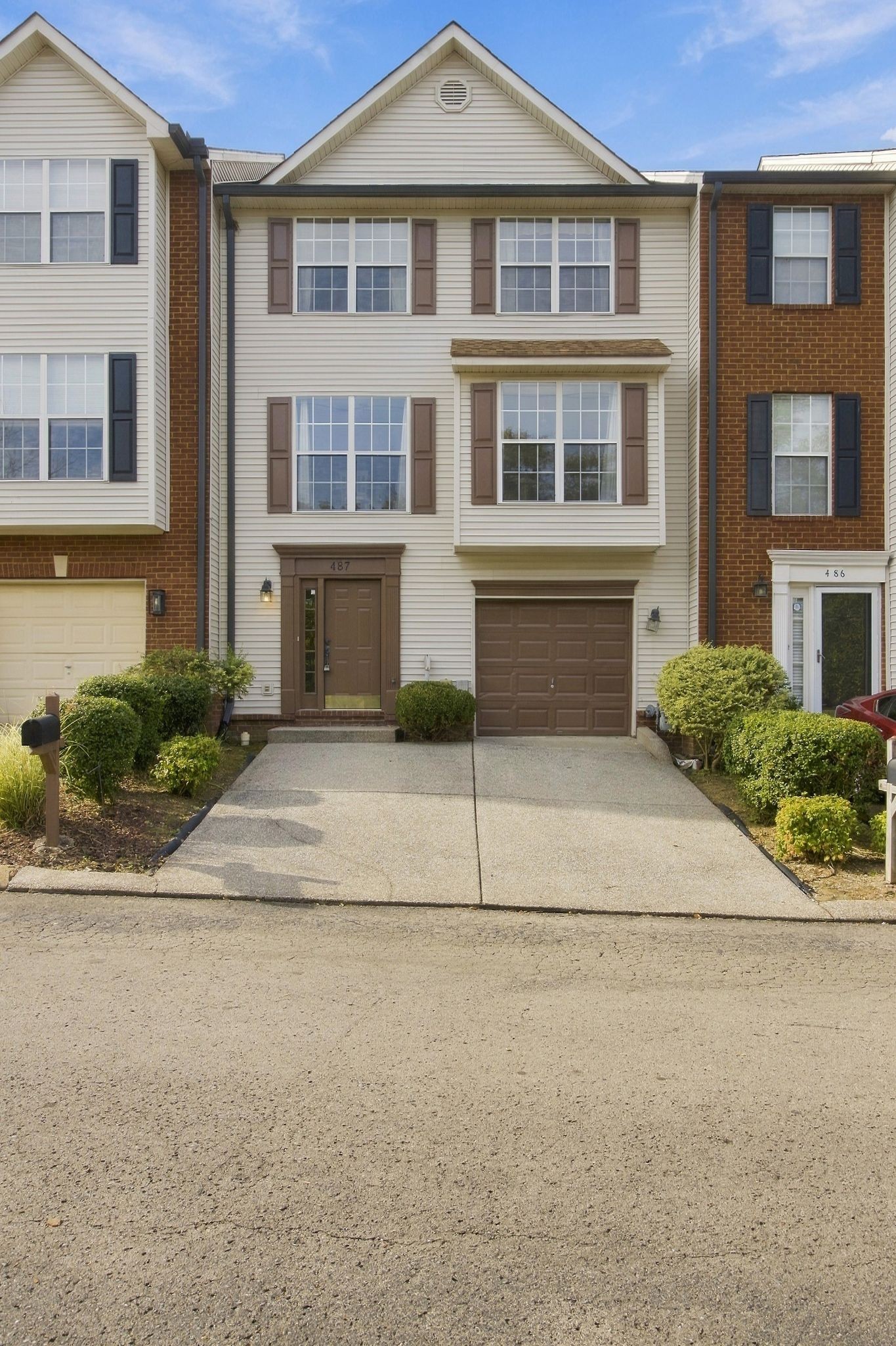 487 Huntington Ridge Dr — photo