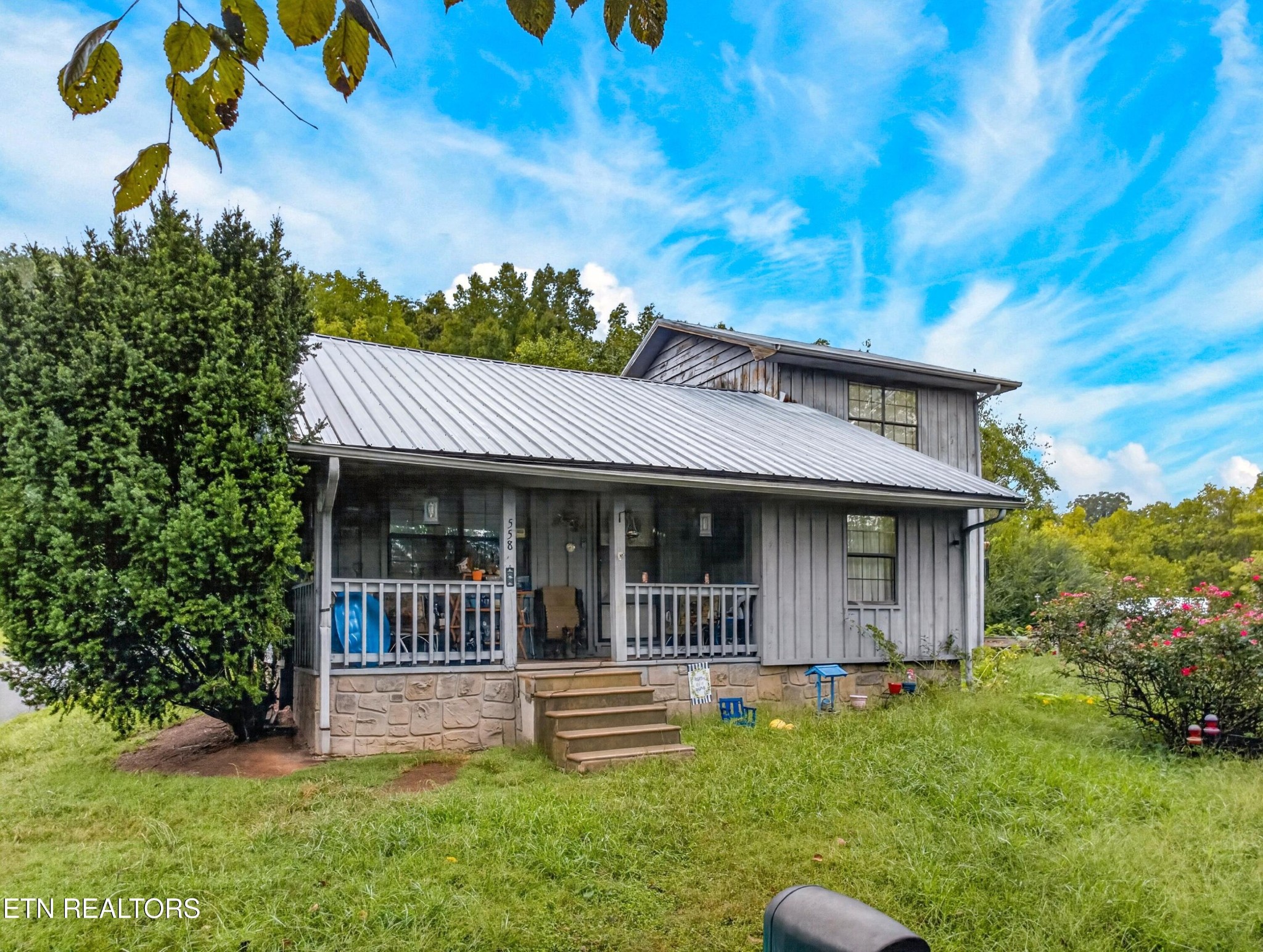 558 Black Walnut St — photo