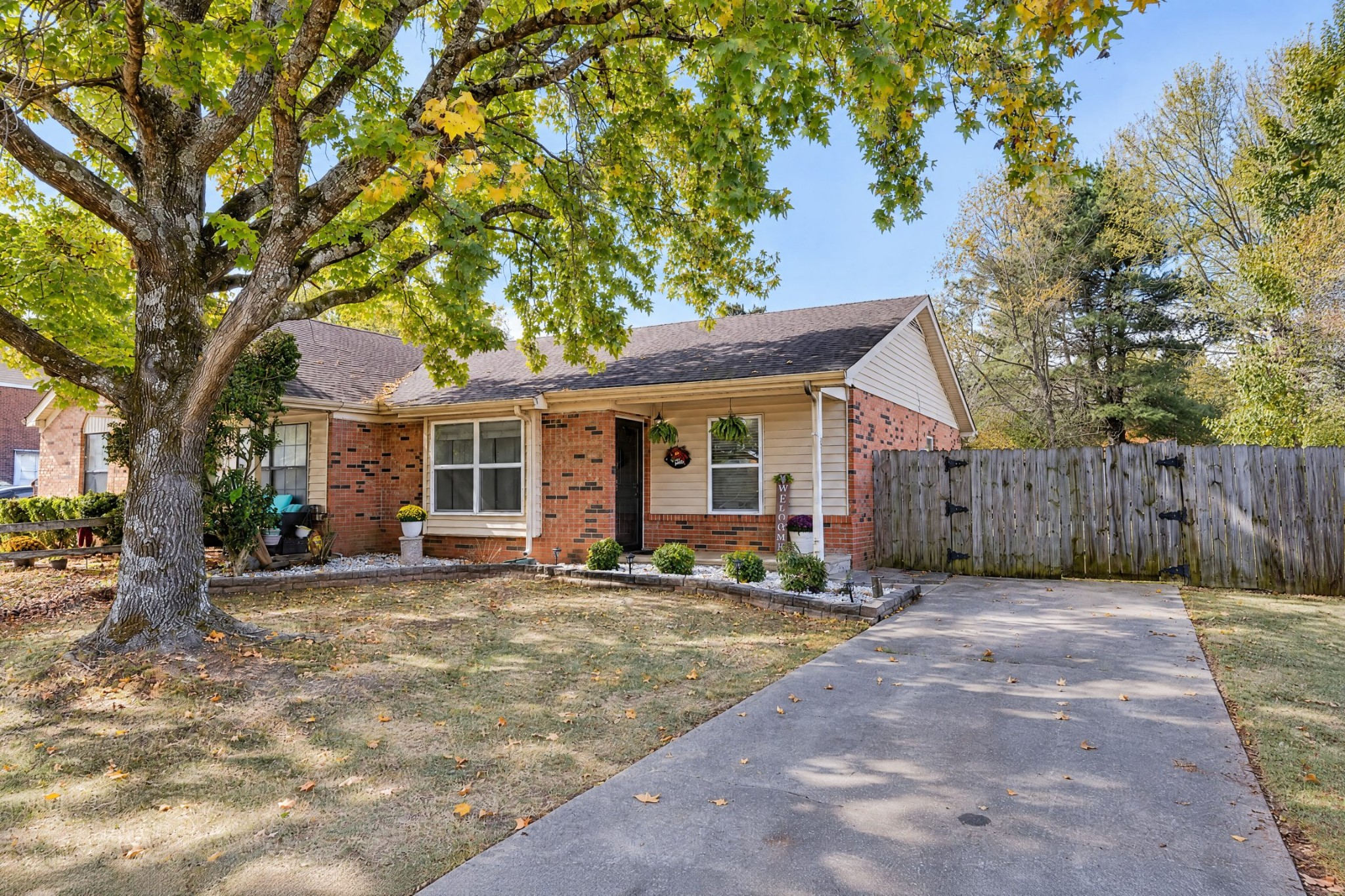 2573 Exeter Drive — photo
