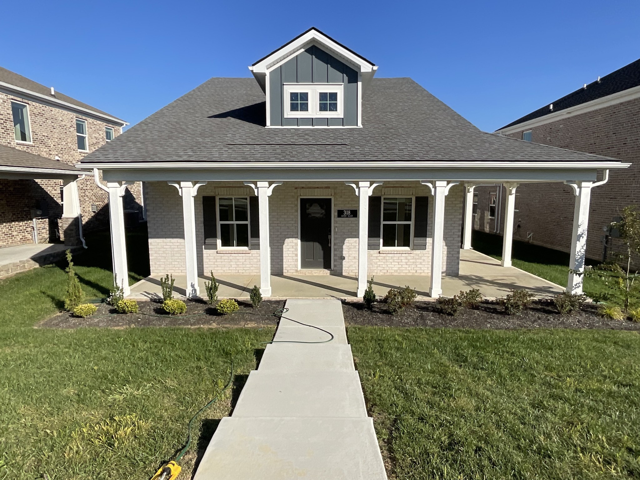 318 Aspen Aly — photo