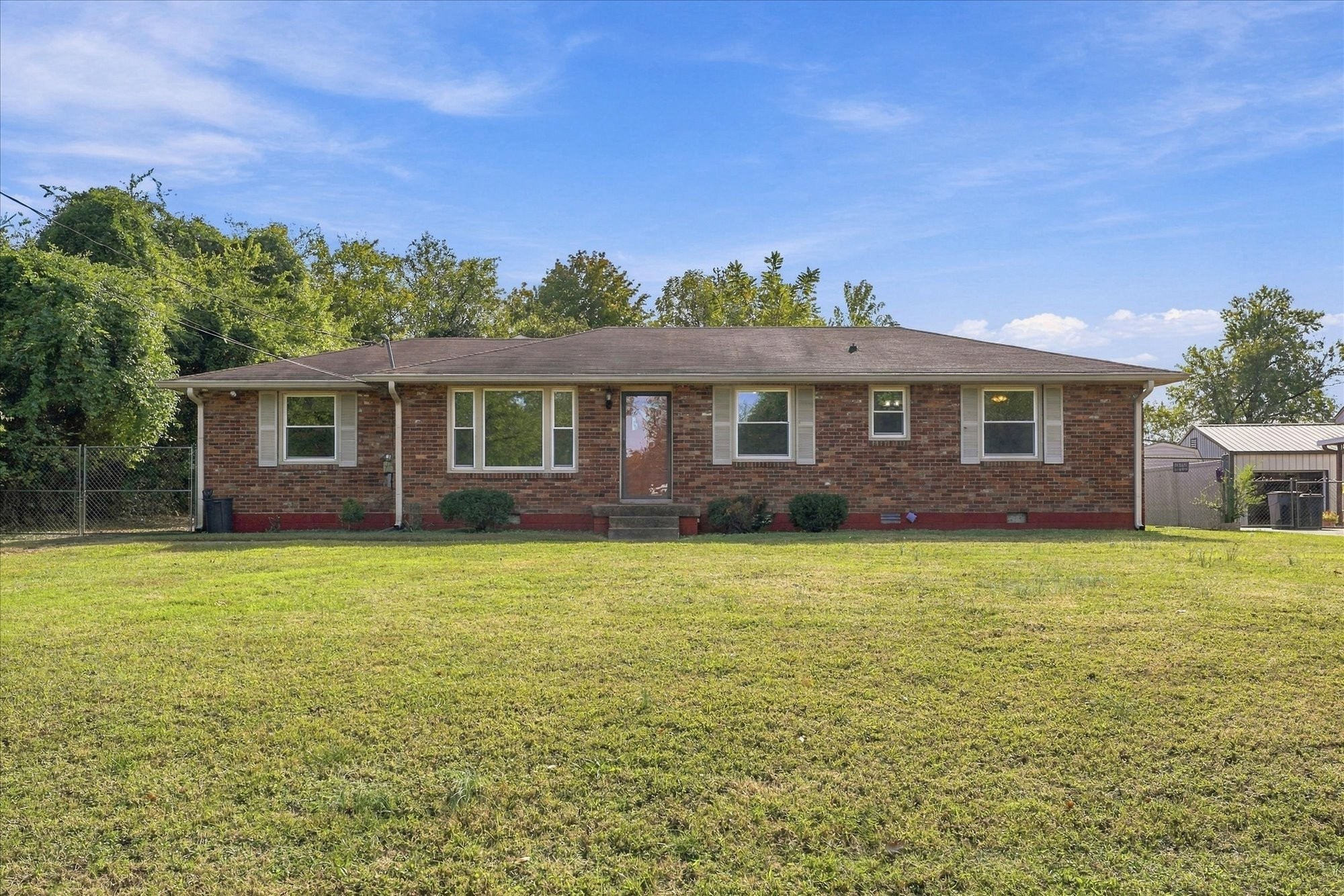122 Maureen Dr — photo