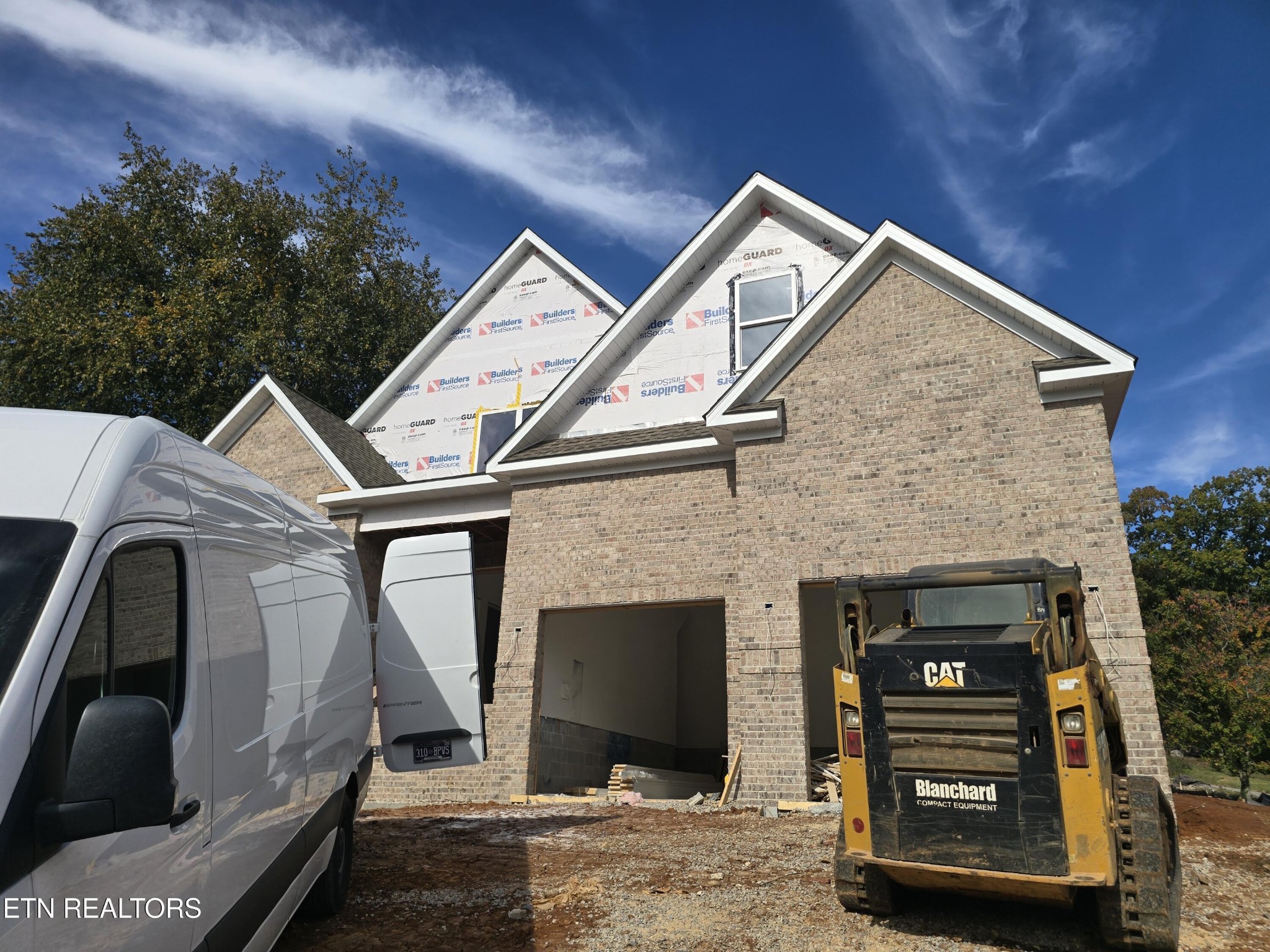 184 Maclaren Way — photo