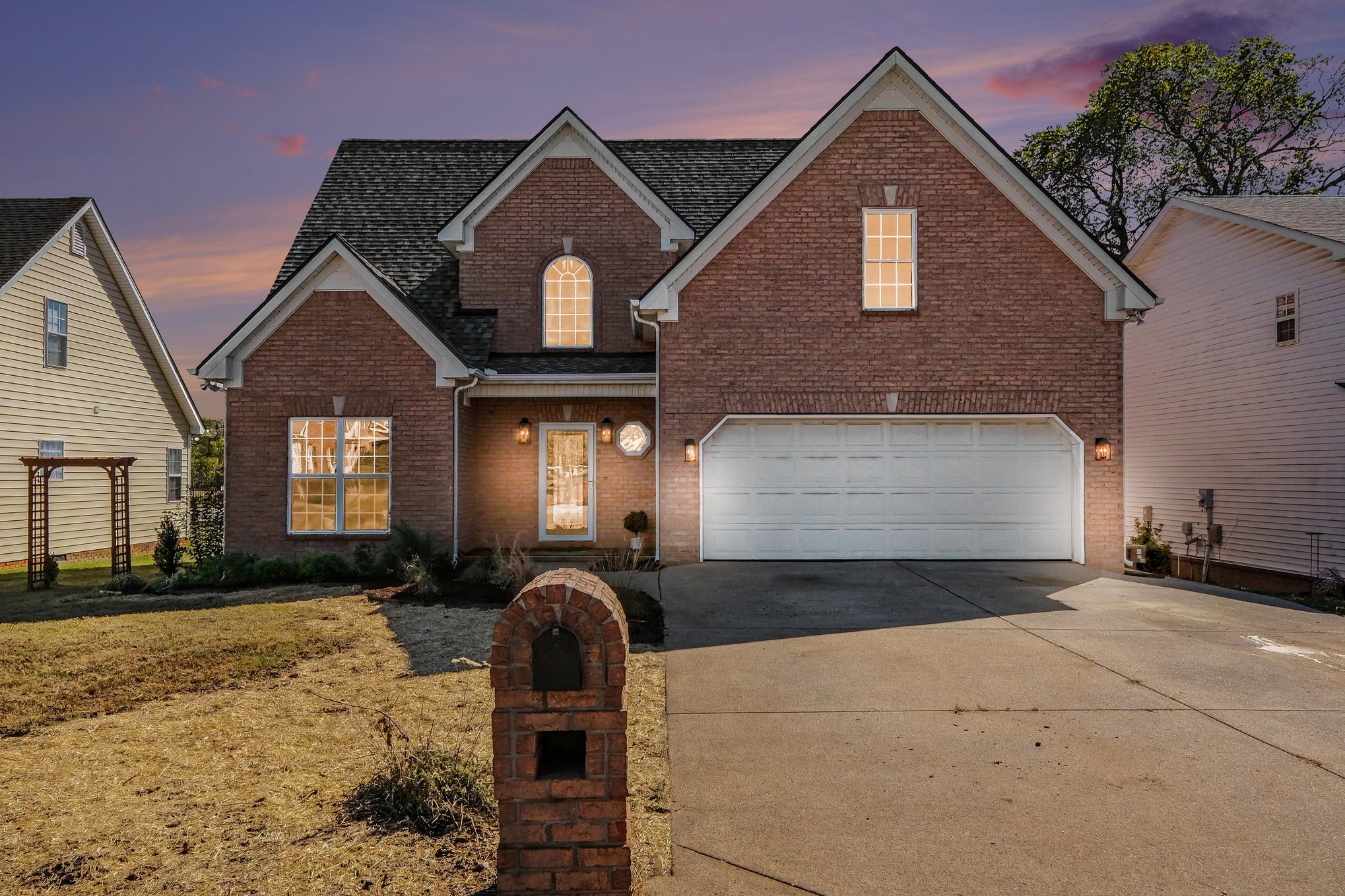 2361 Oak Hill Dr — photo