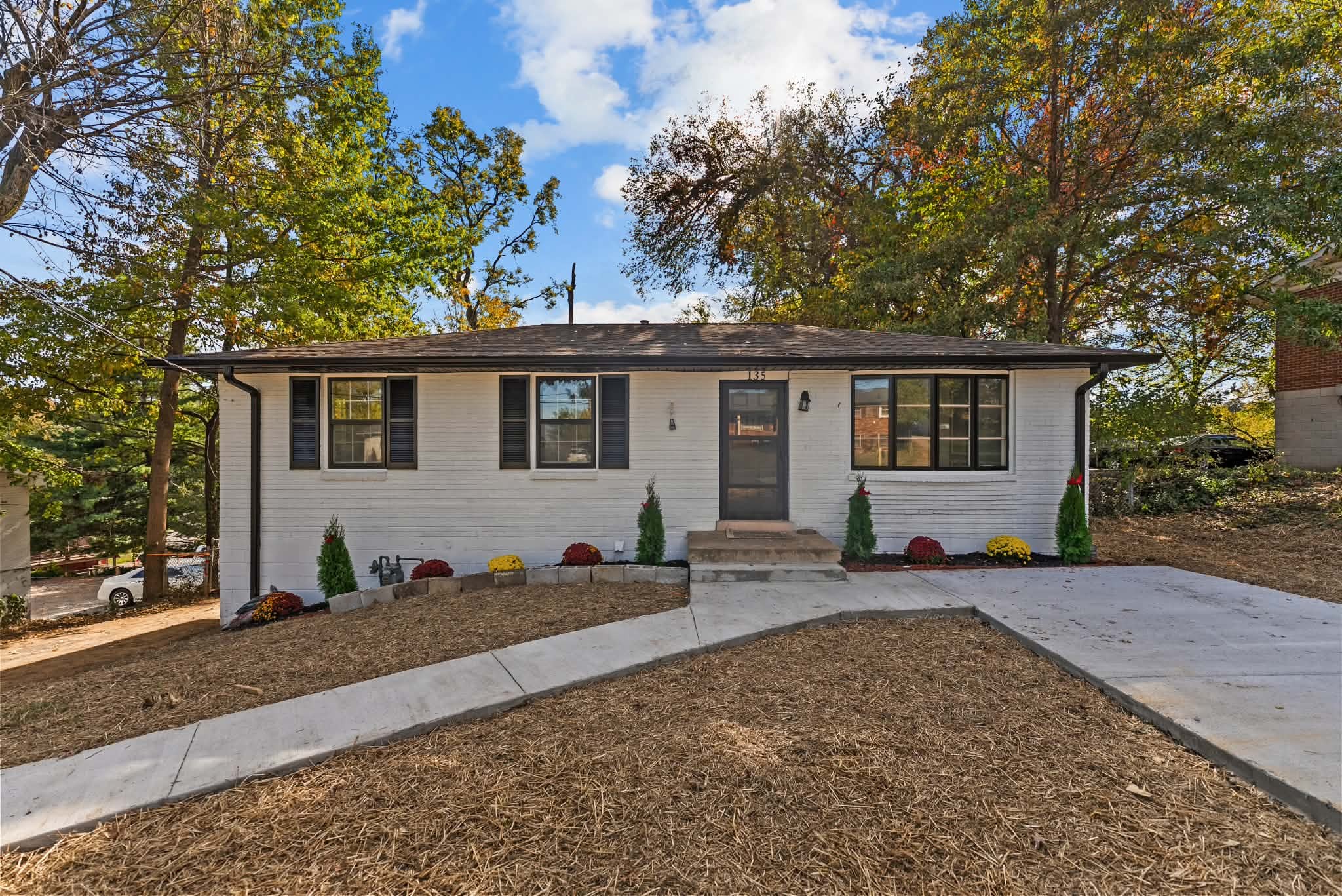 135 Luna Dr — photo