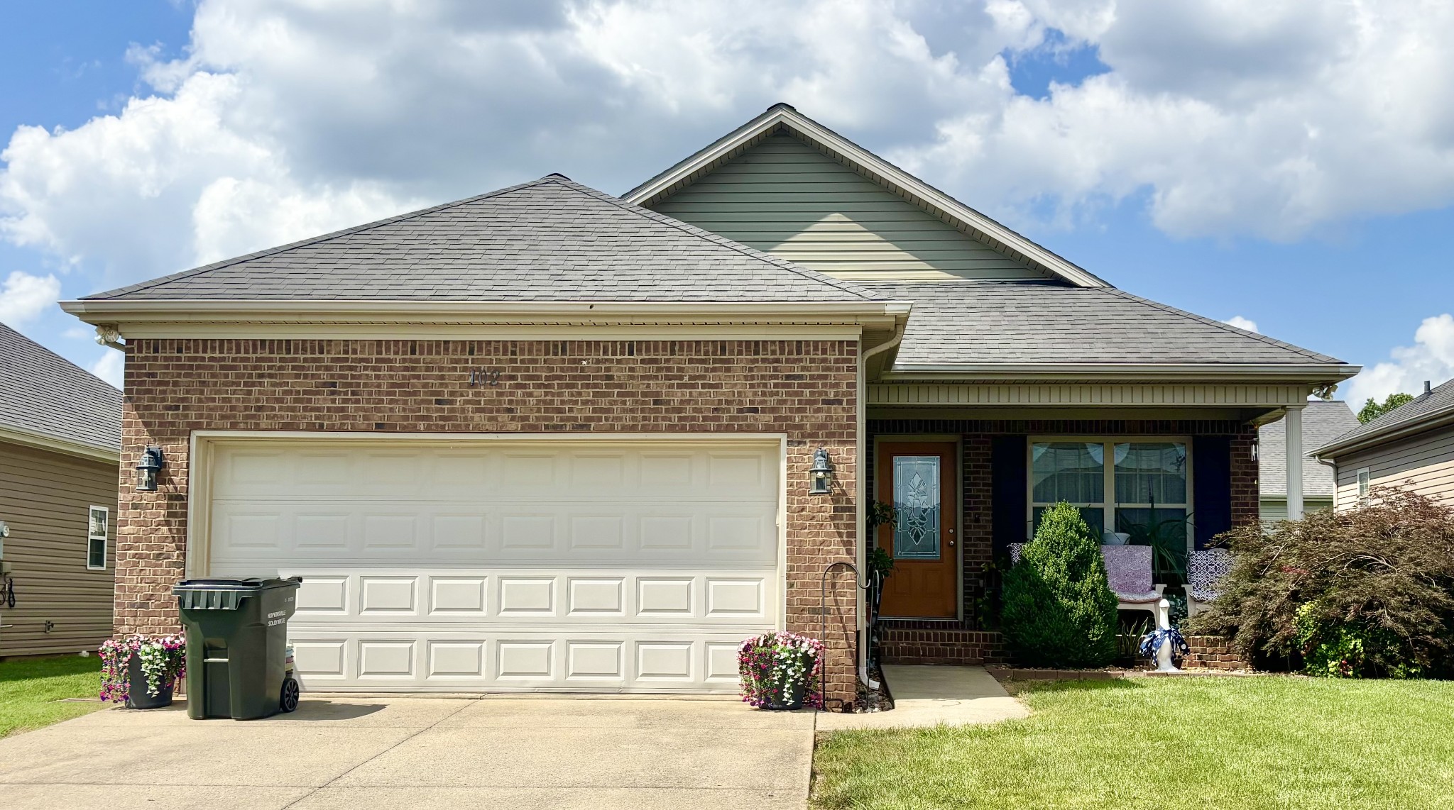 102 Saddlebrook Ct — photo