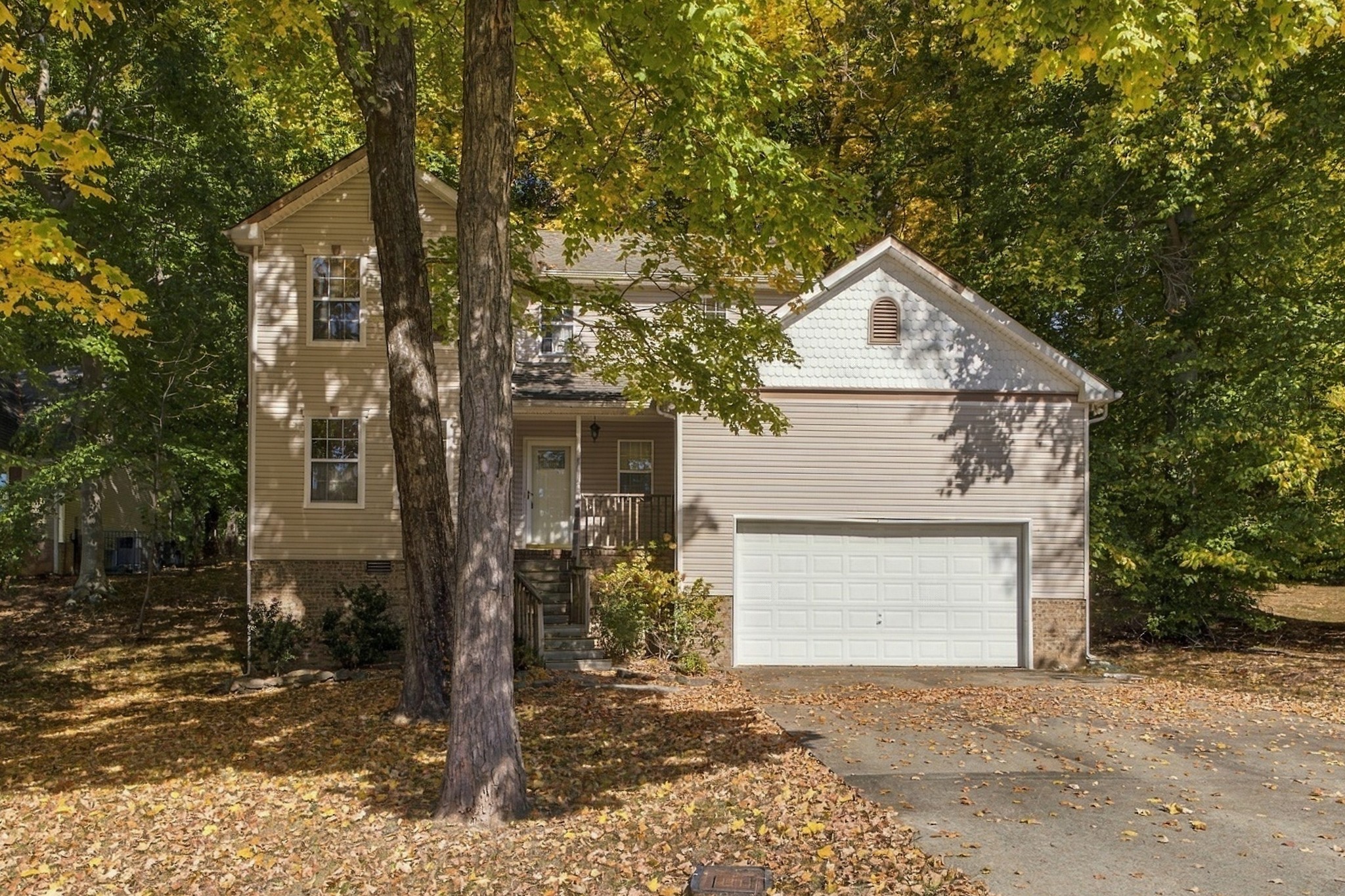 1009 Hunters Ln — photo