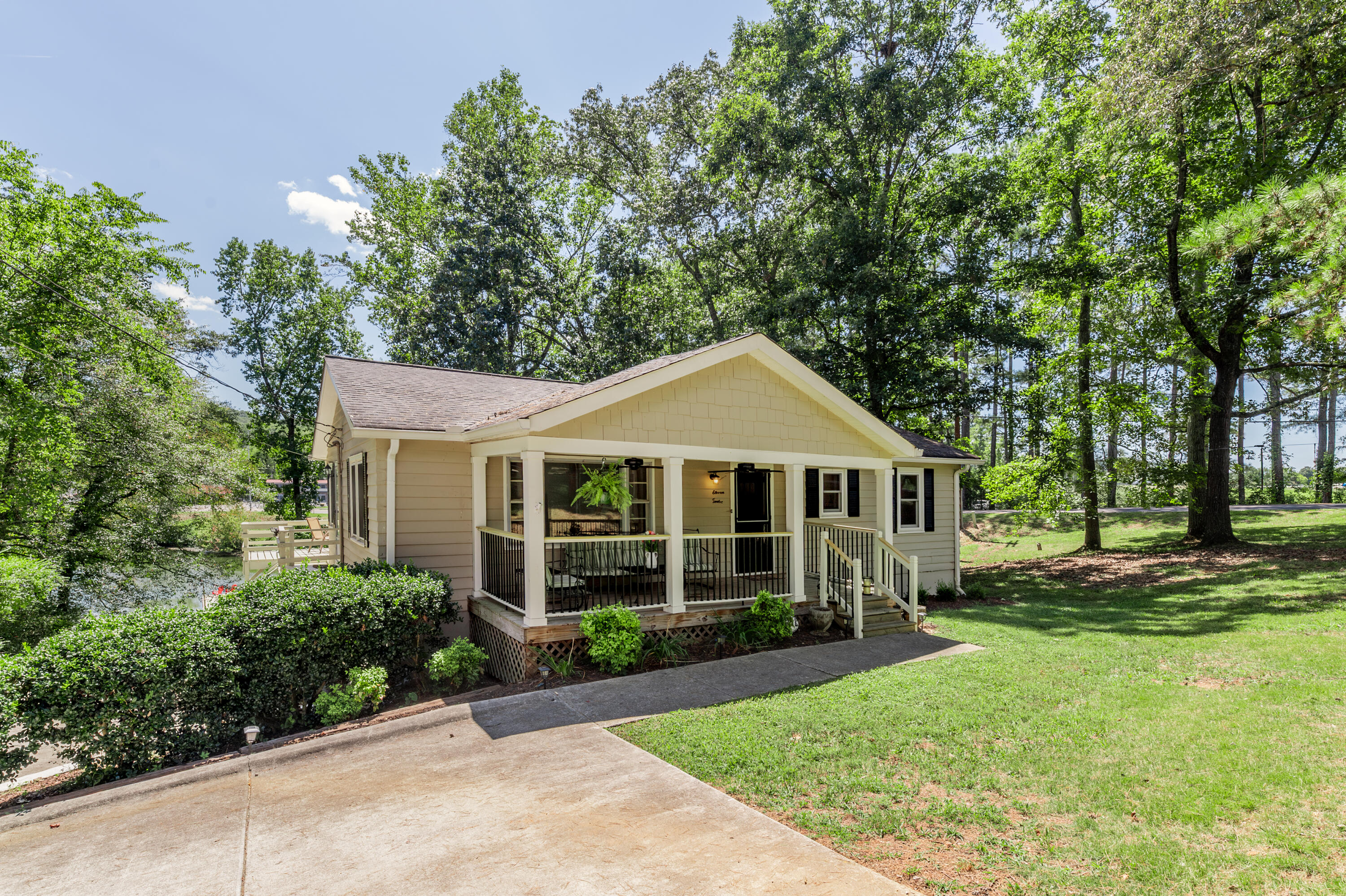 1112 Dogwood Drive — photo