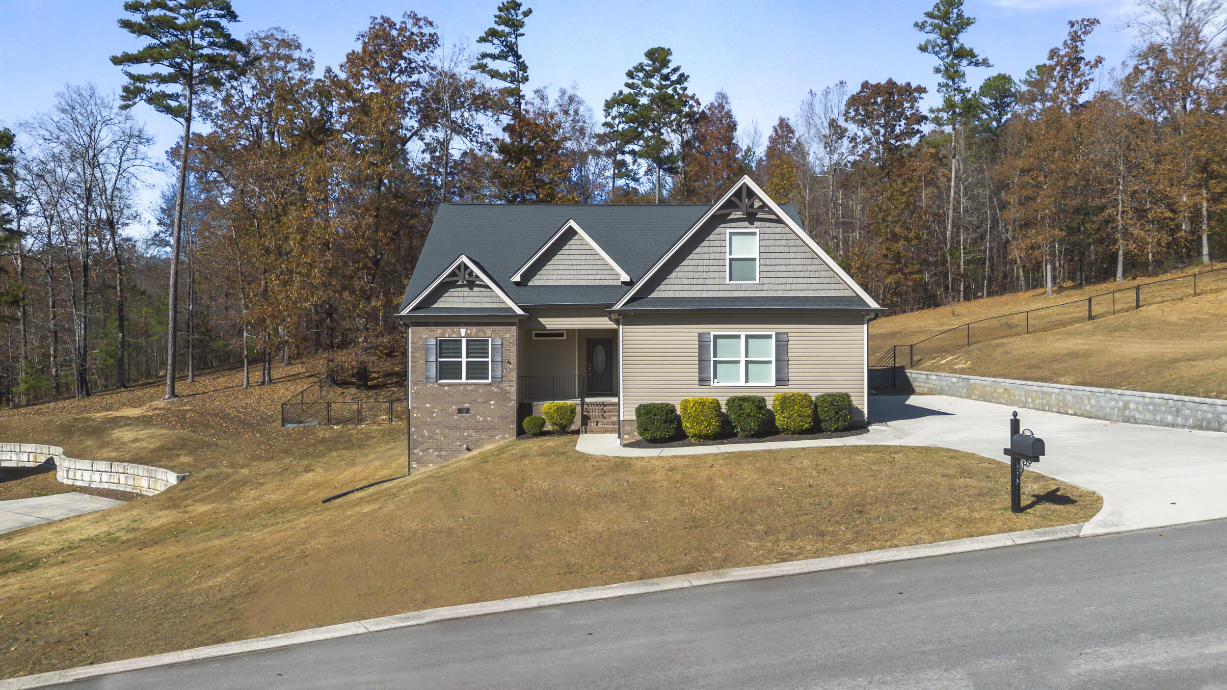 225 Brook Hollow Drive SE — photo
