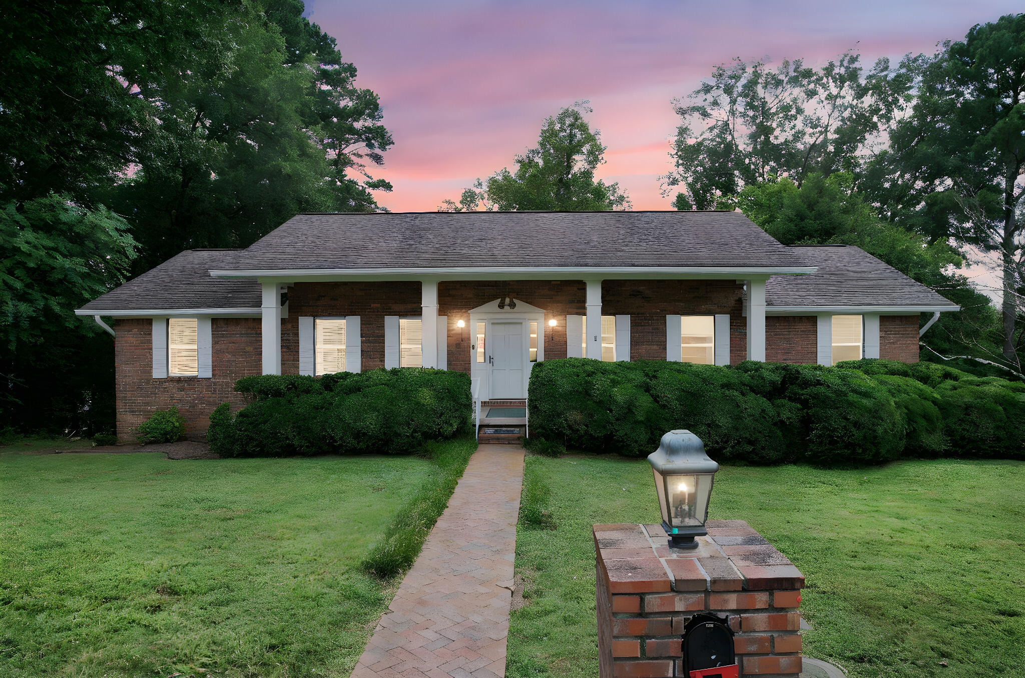 7104 Moreview Road — photo
