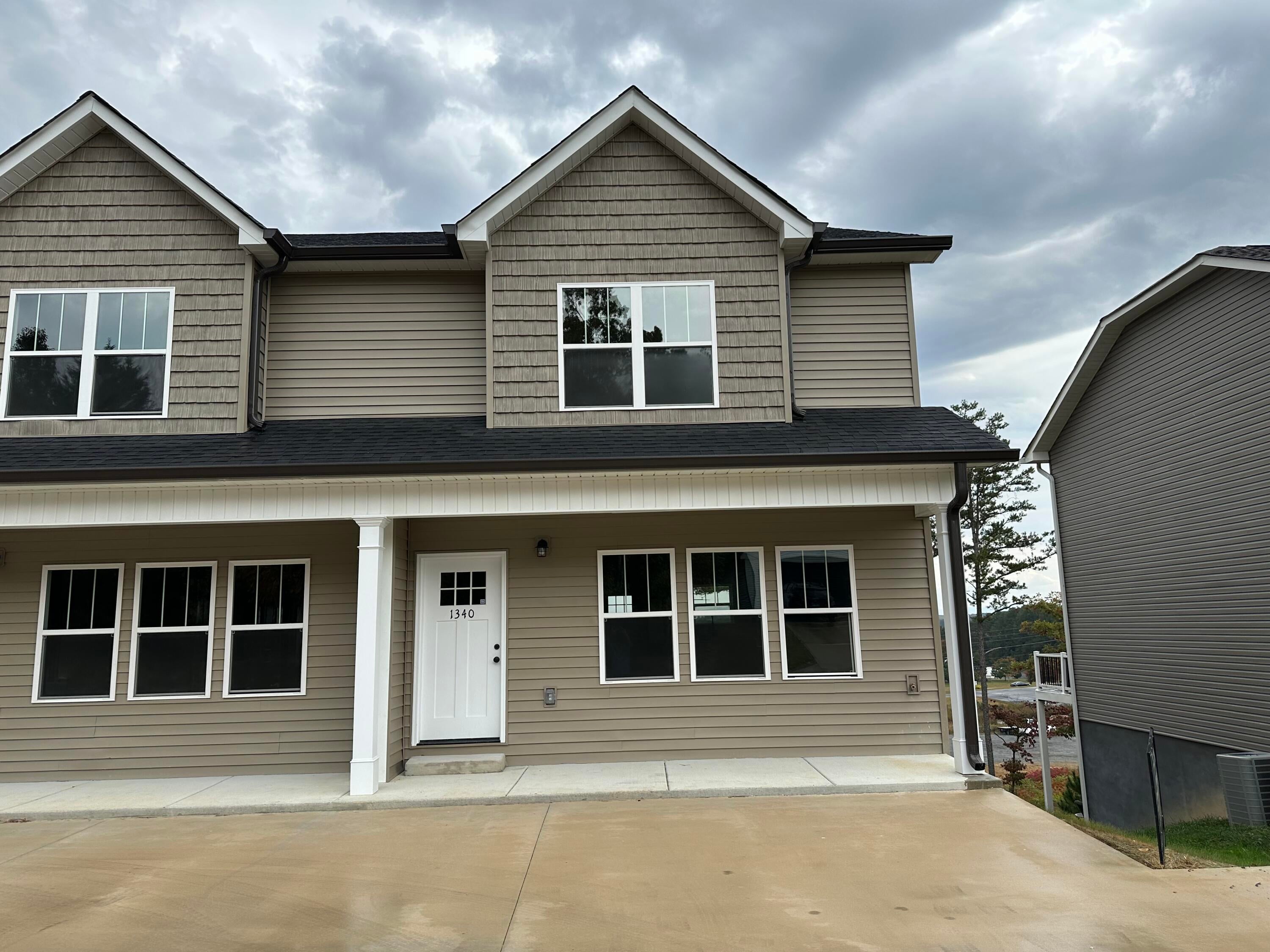 1340 Unity Drive NE — photo