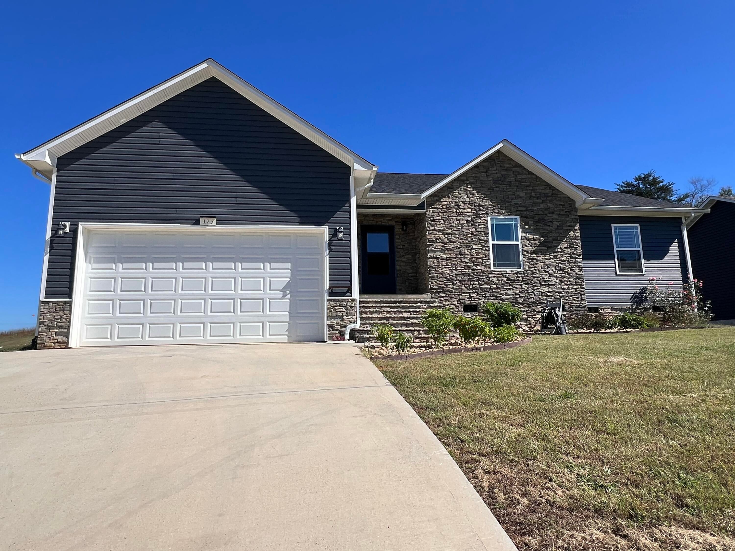 173 Mockingbird Lane — photo