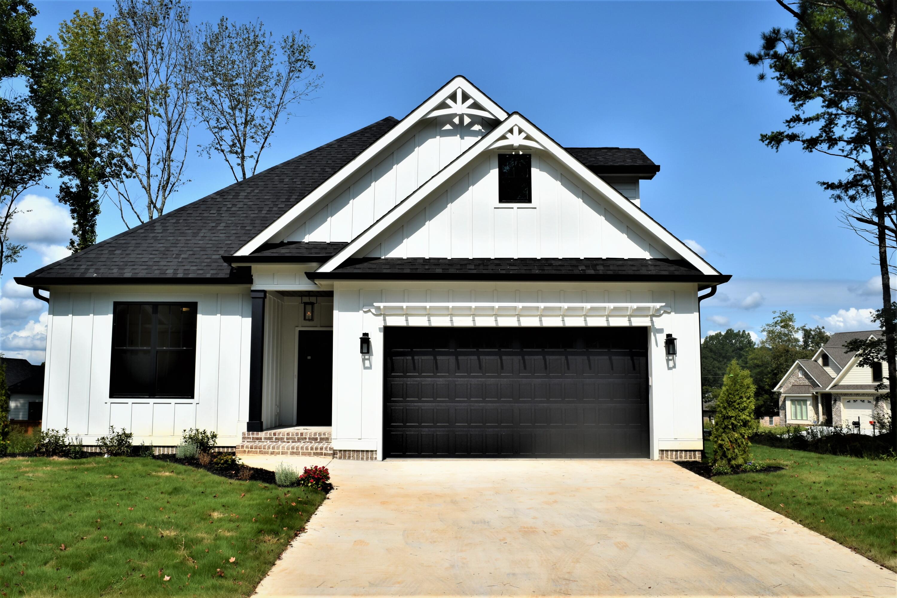 5032 Lakeside Lane NE — photo