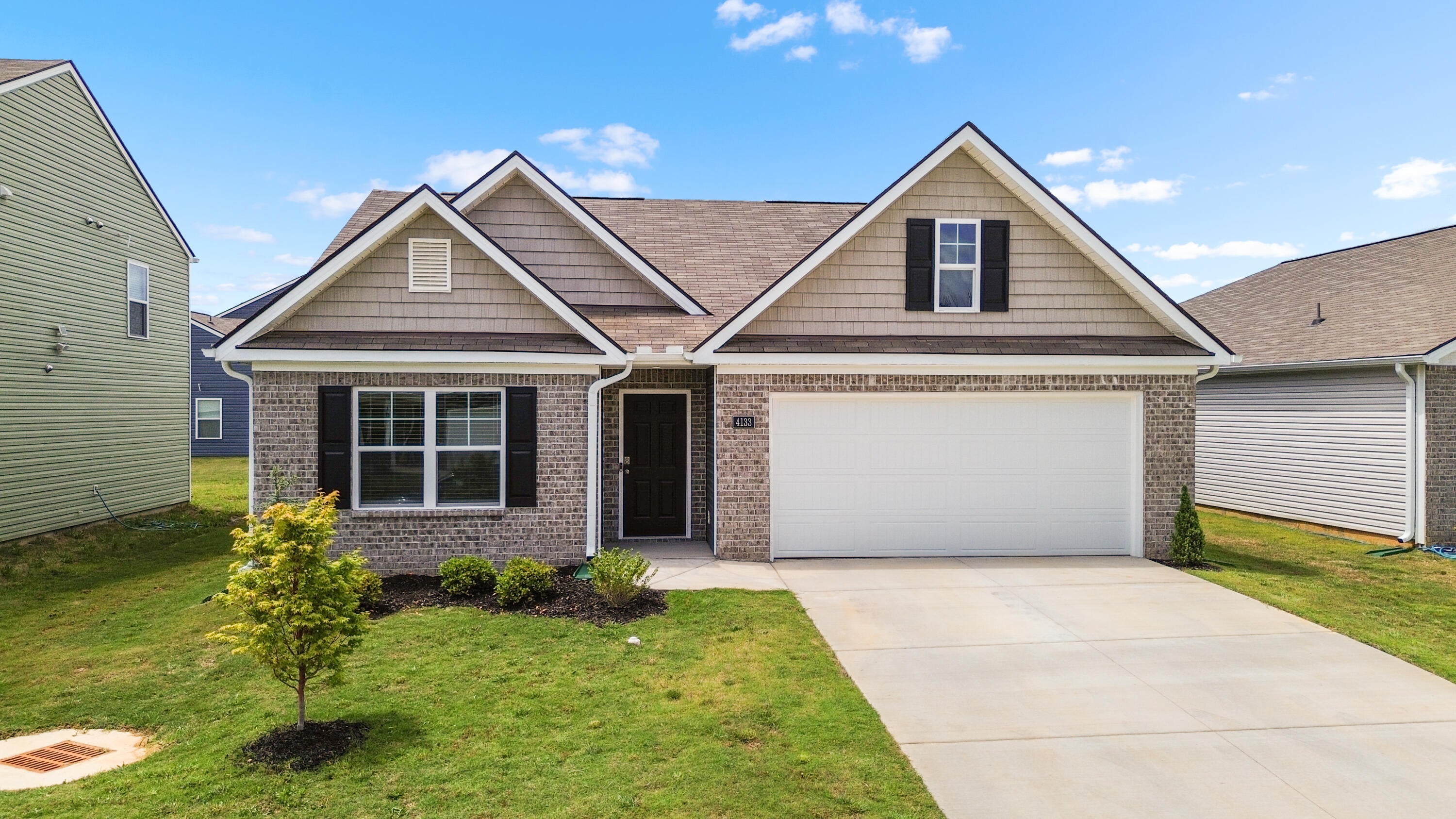 4133 Hines Lane NE — photo