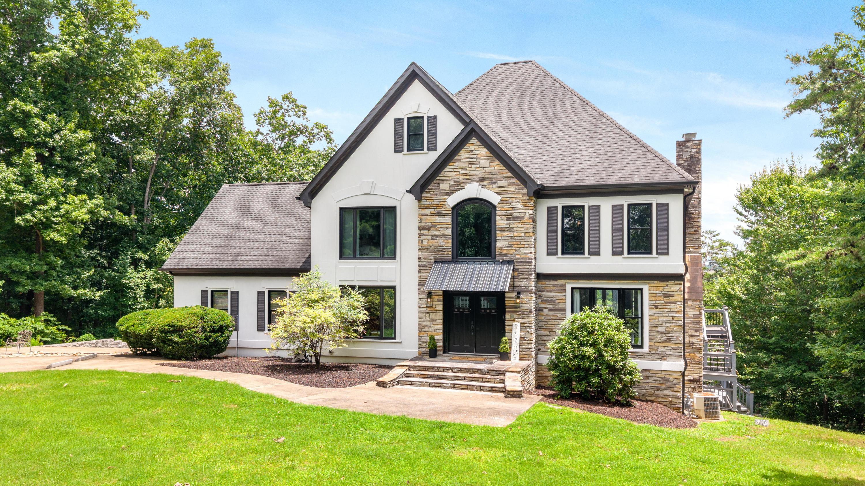 622 Wilton Lane NW — photo