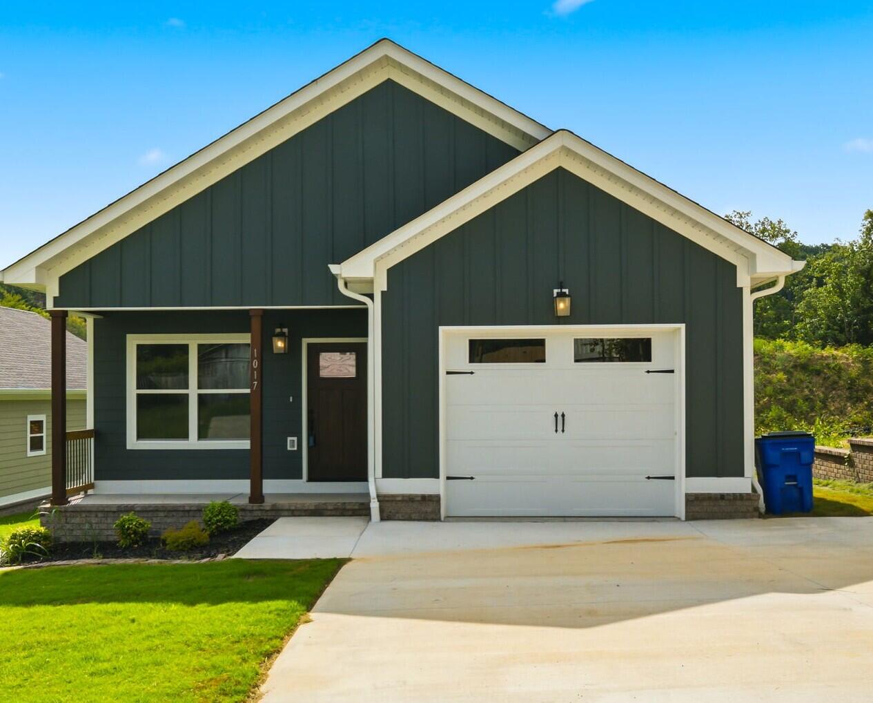 1017 Mccann Drive SE — photo
