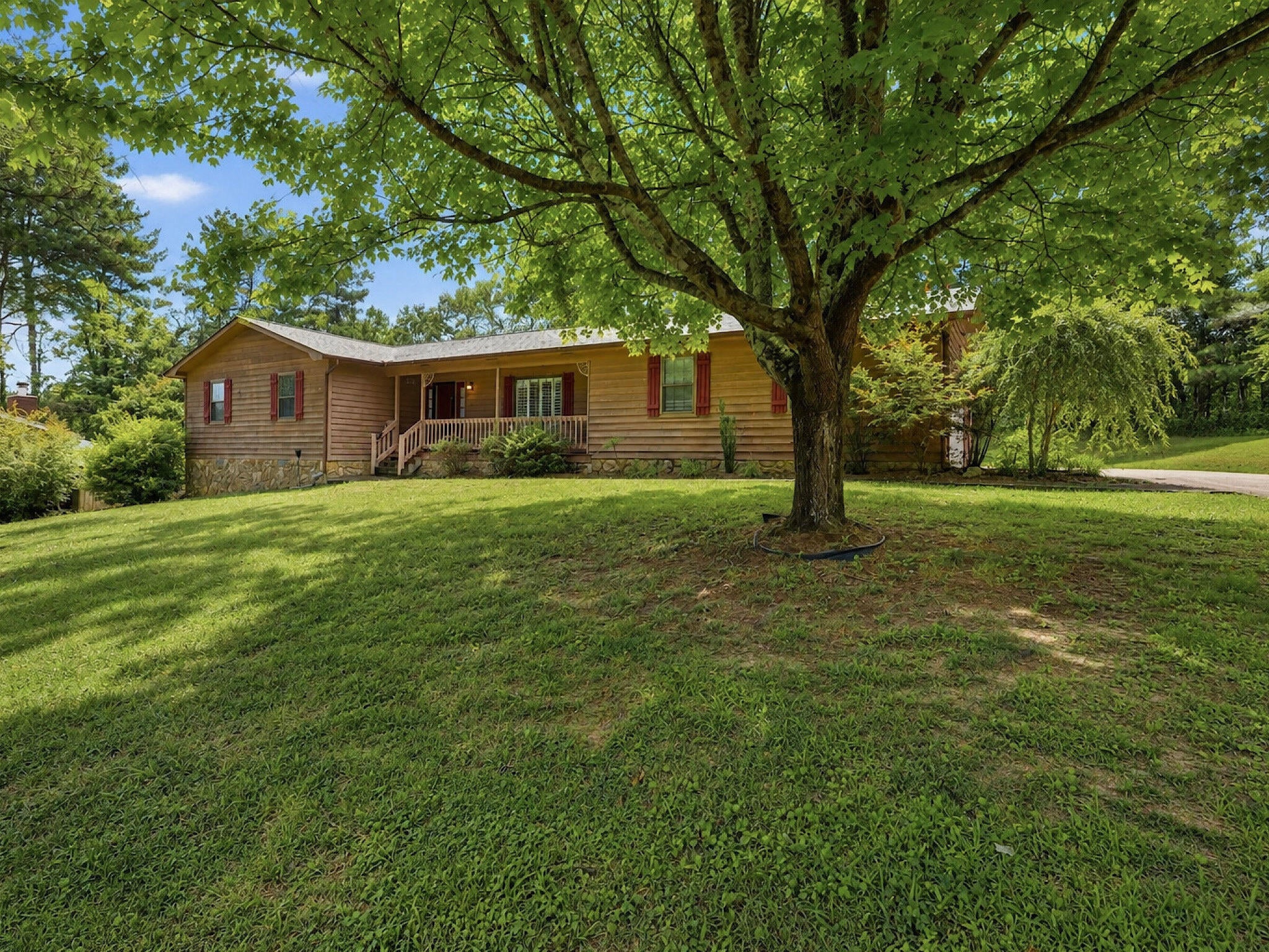 149 Fleetwood Drive NE — photo