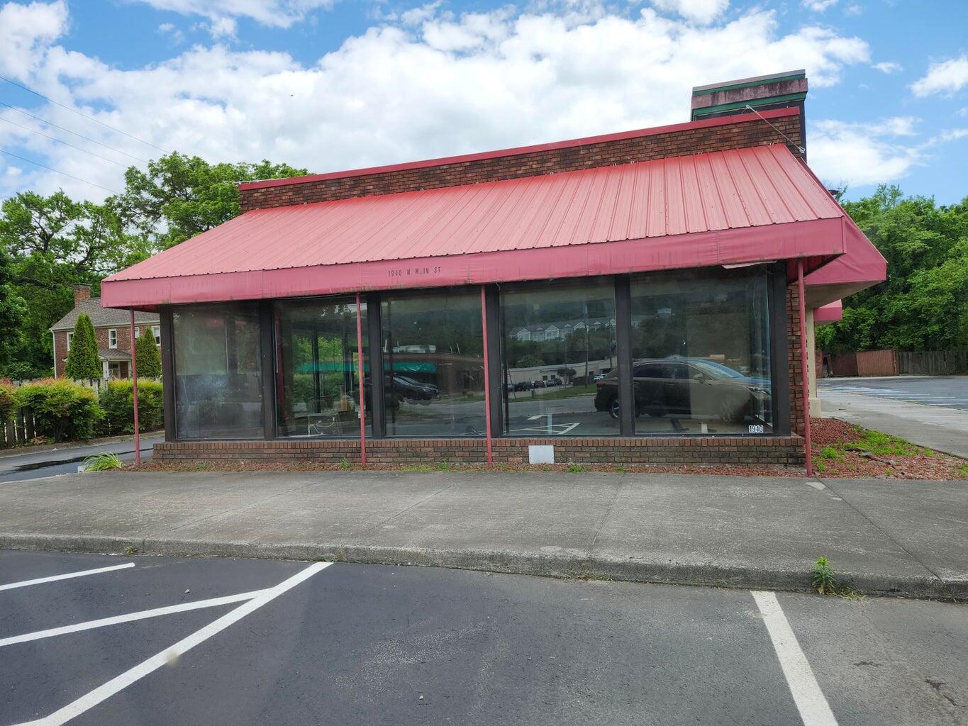1940 W Main St — photo