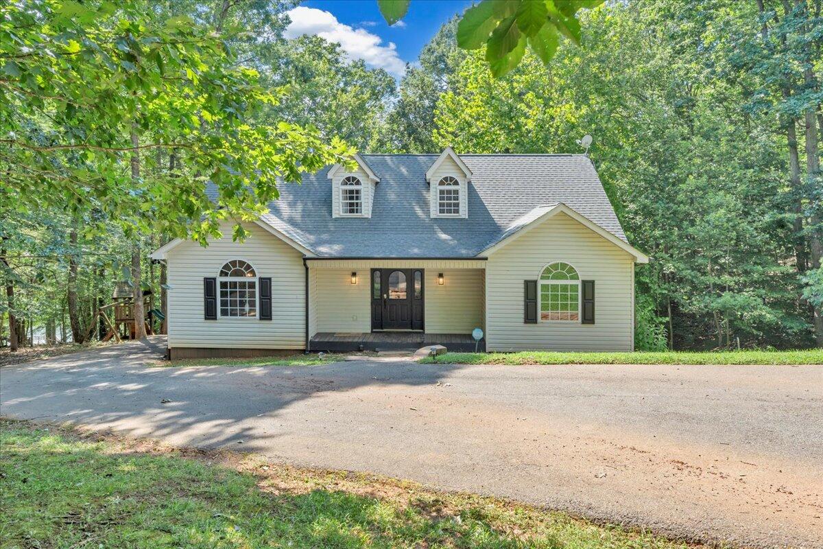 709 Forest Lawn Dr — photo