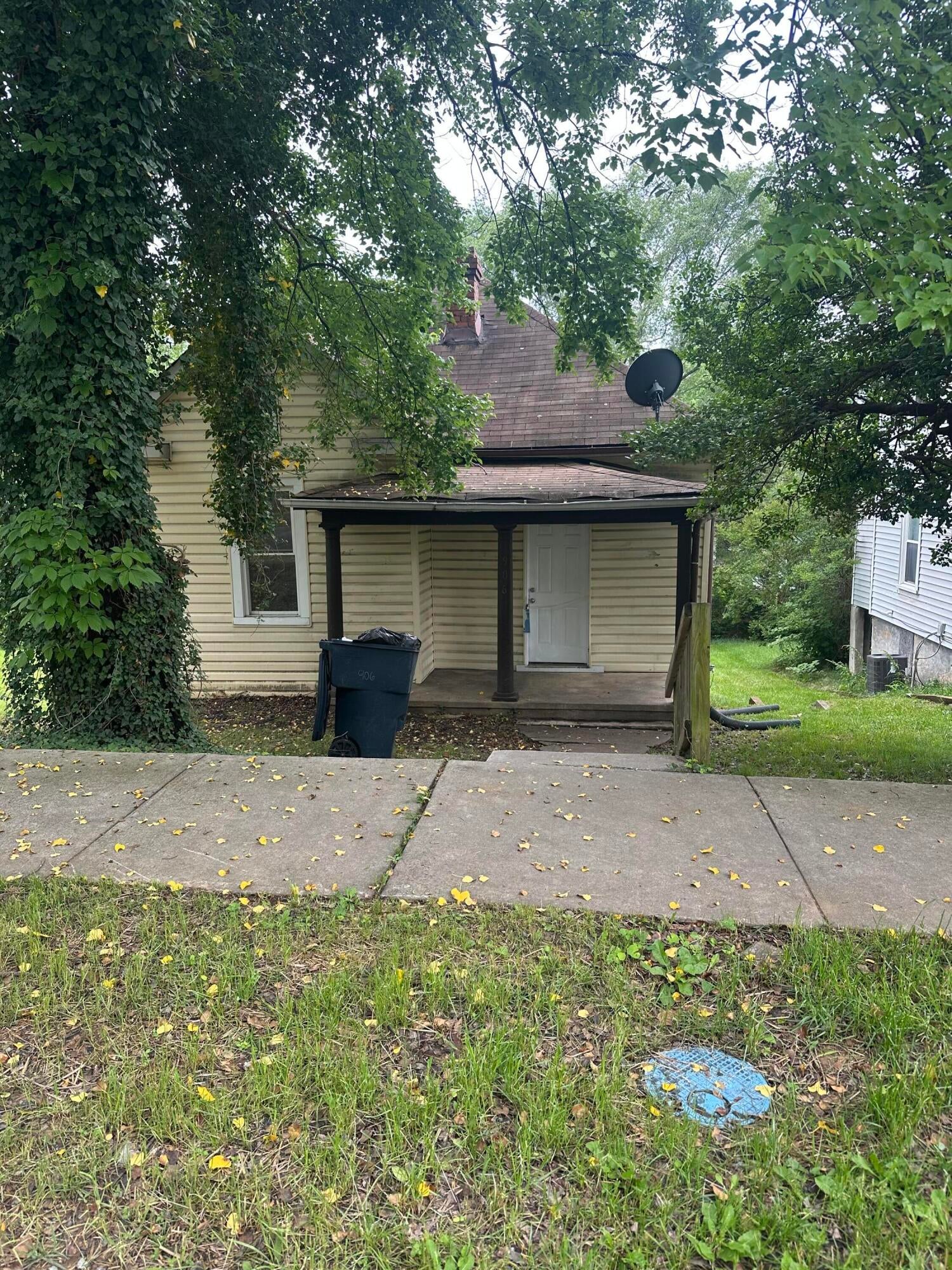 906 Hanover Ave NW — photo