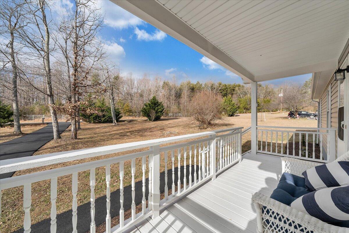 44 Strawberry Banks Dr — photo