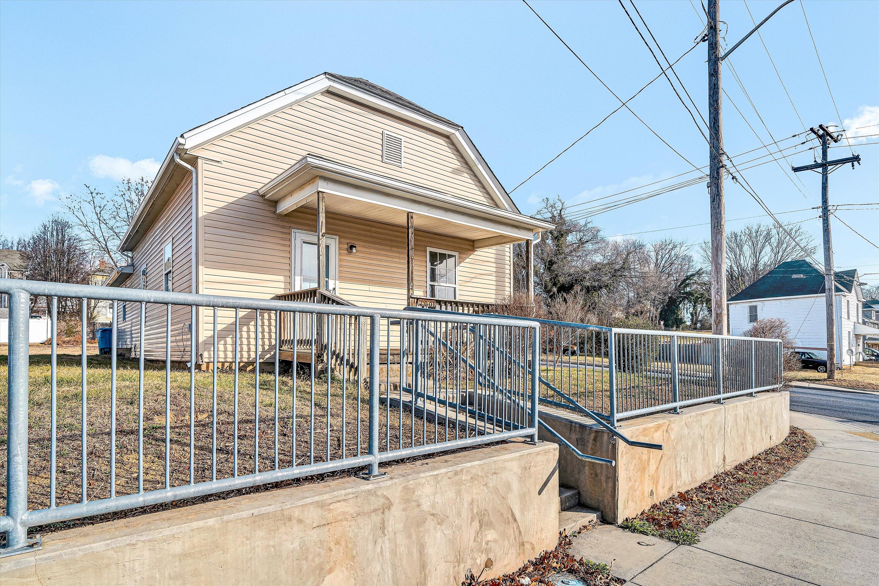 1001 Hanover Ave NW — photo