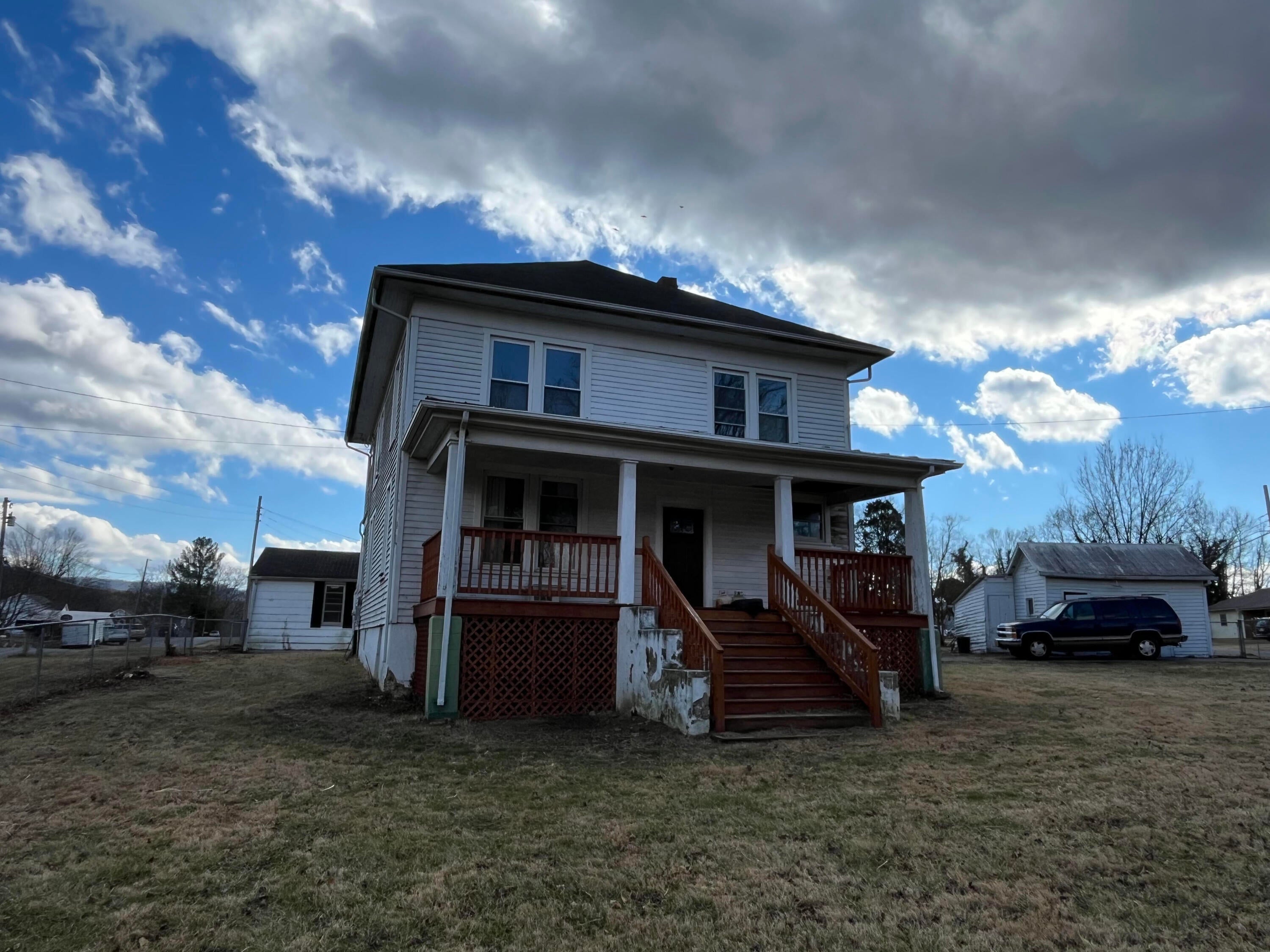 49 Holcombe Ave — photo