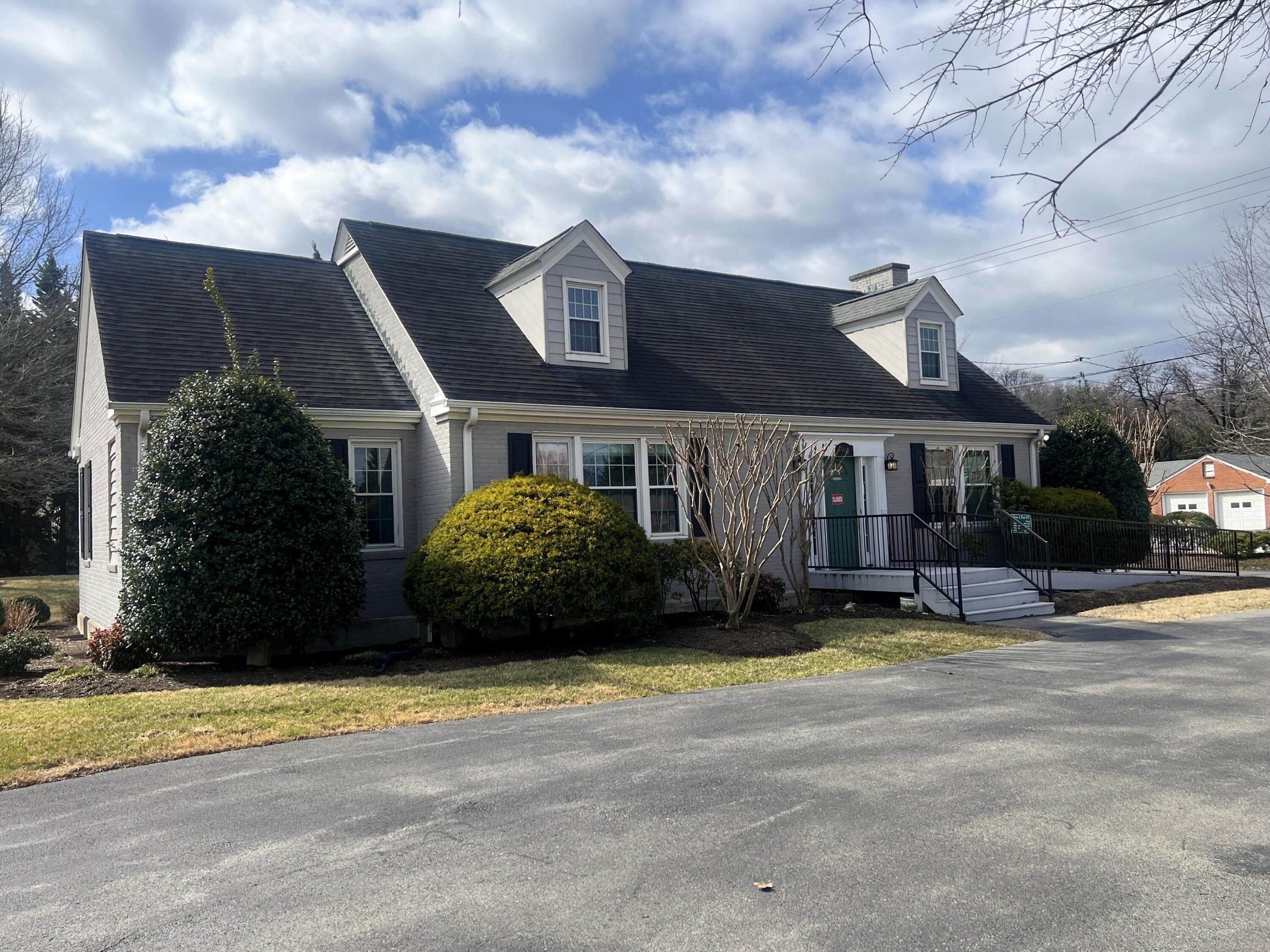 904 Apperson Dr — photo