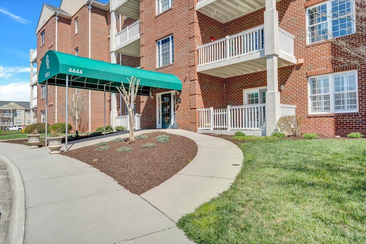 4444 Pheasant Ridge RD SW #405, Roanoke, VA 24014 — photo 2