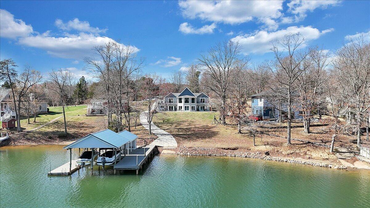 312 Spring Dr — photo